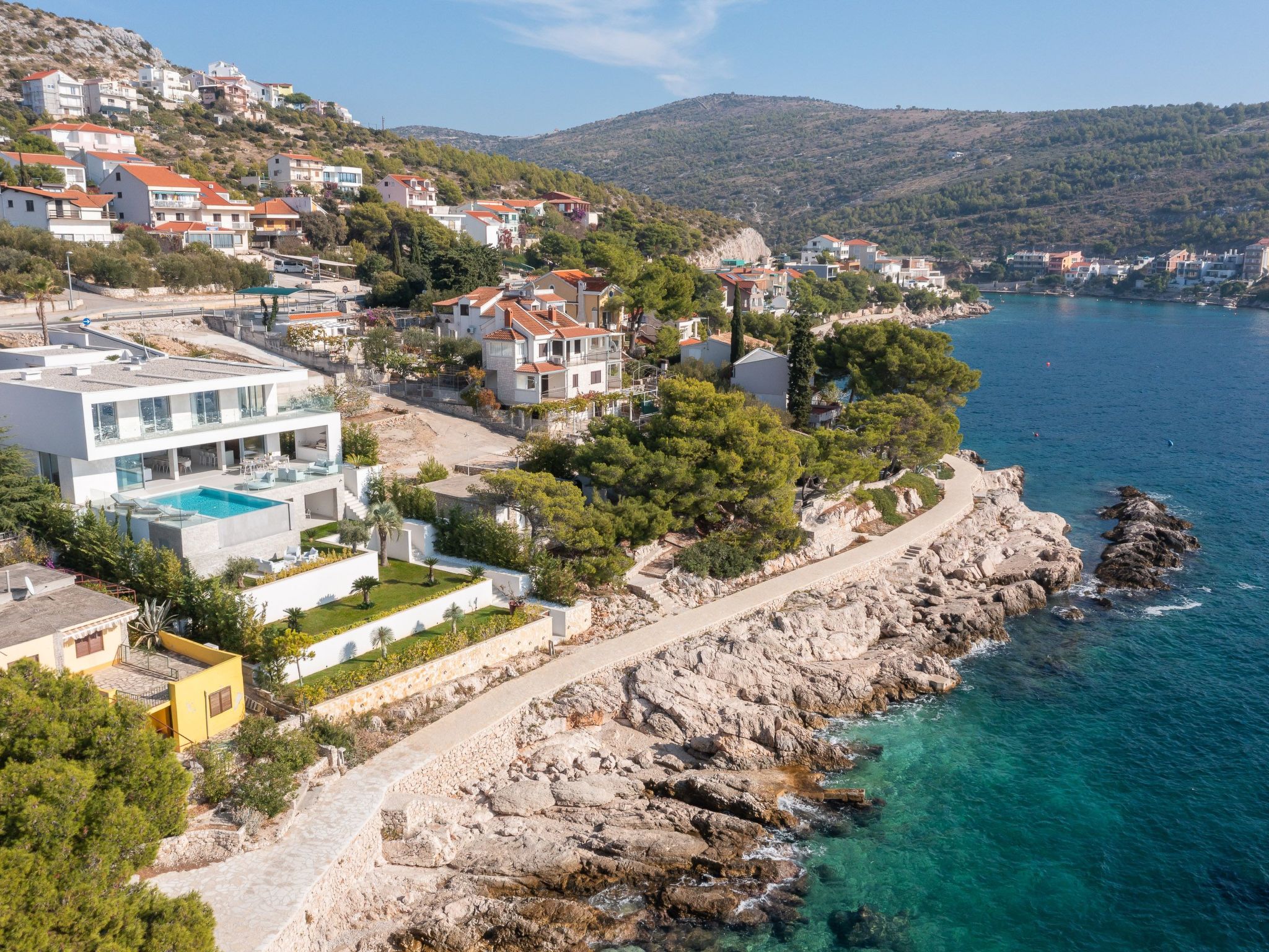 Villa mit Infinity-Pool-Binnen