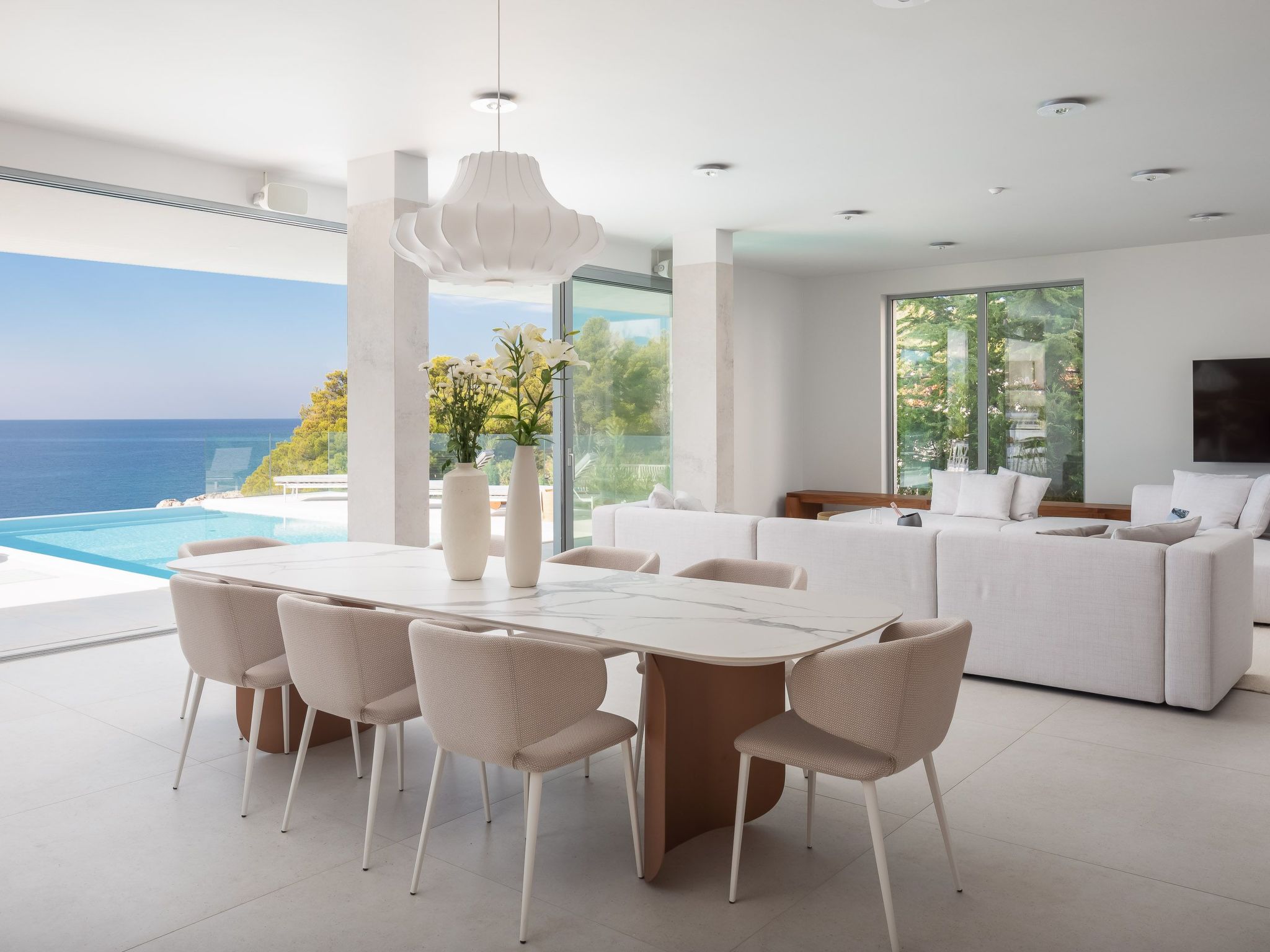 Villa mit Infinity-Pool-Binnen