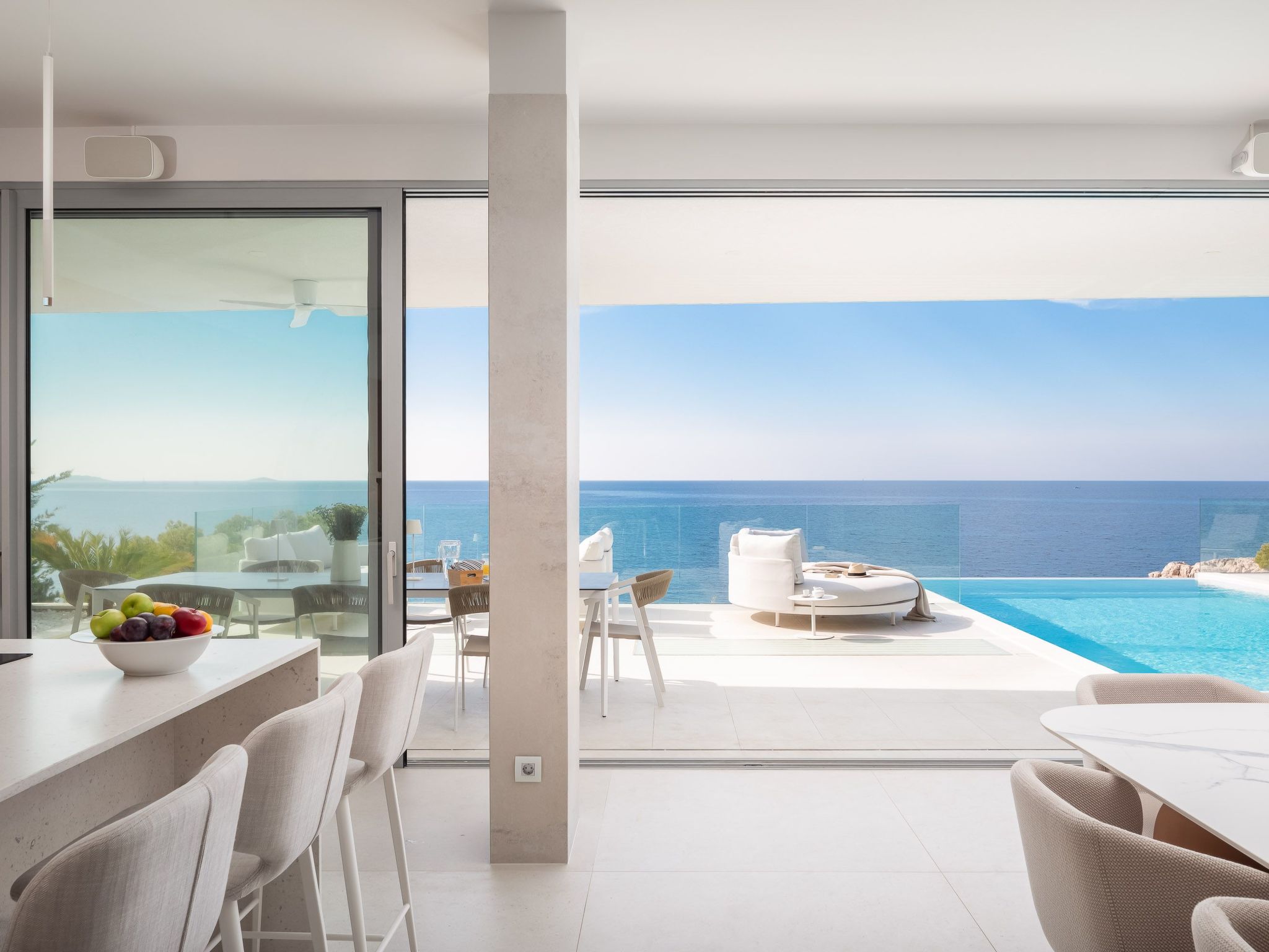 Villa mit Infinity-Pool-Binnen