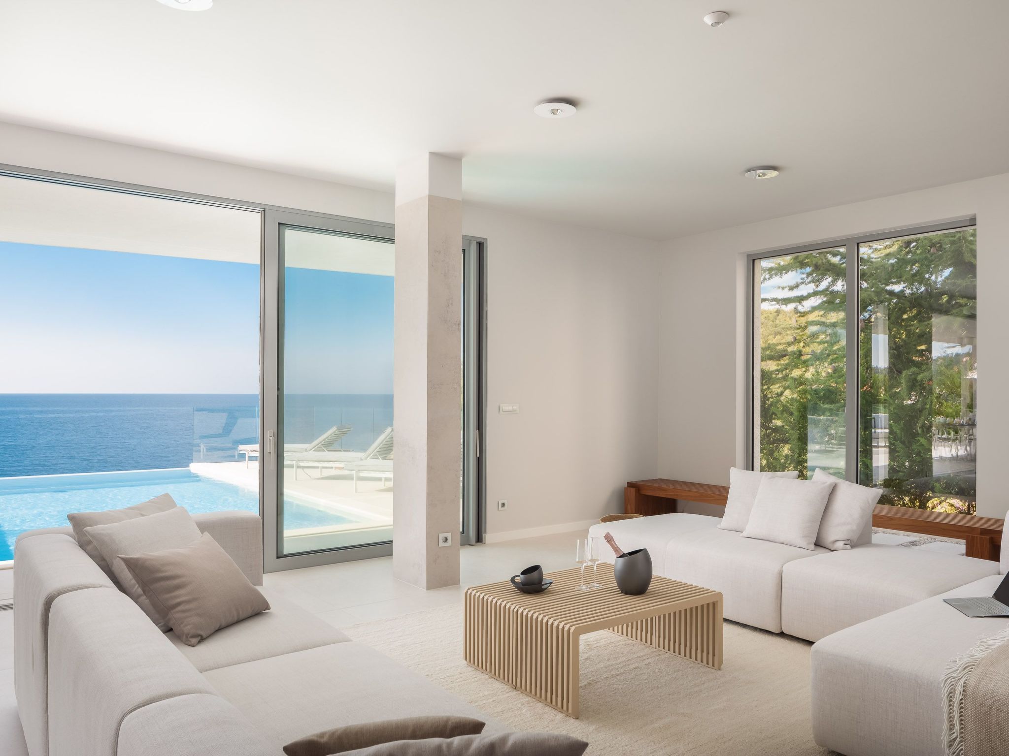 Villa mit Infinity-Pool-Binnen