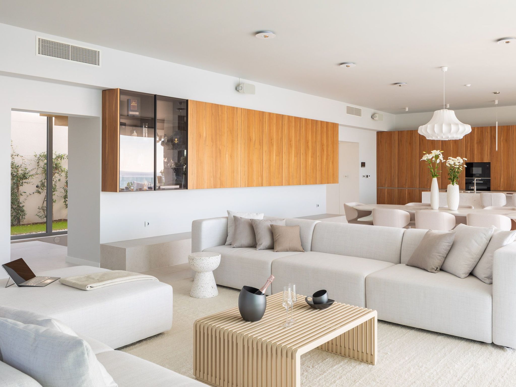 Villa mit Infinity-Pool-Binnen