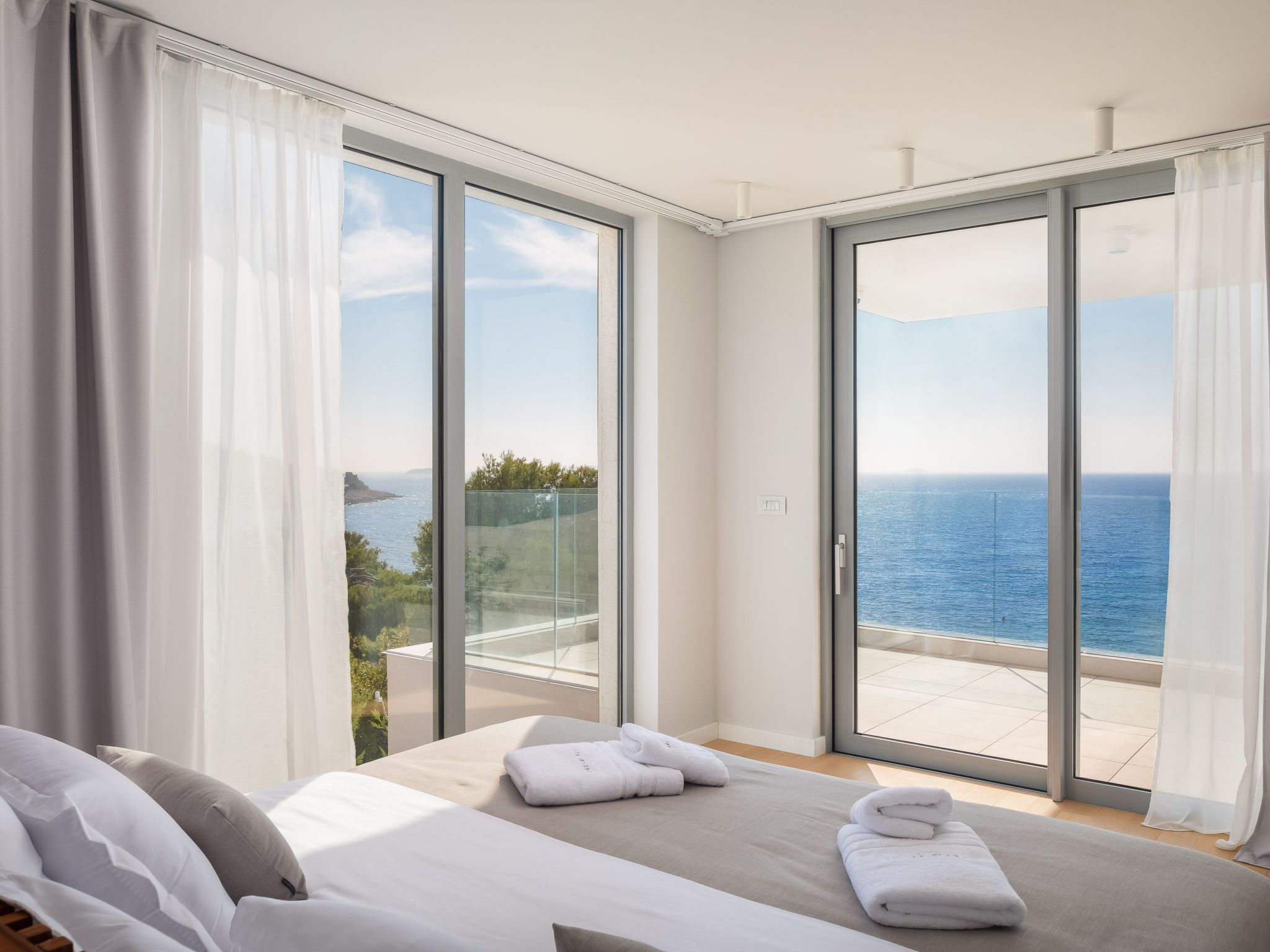 Villa mit Infinity-Pool-Binnen