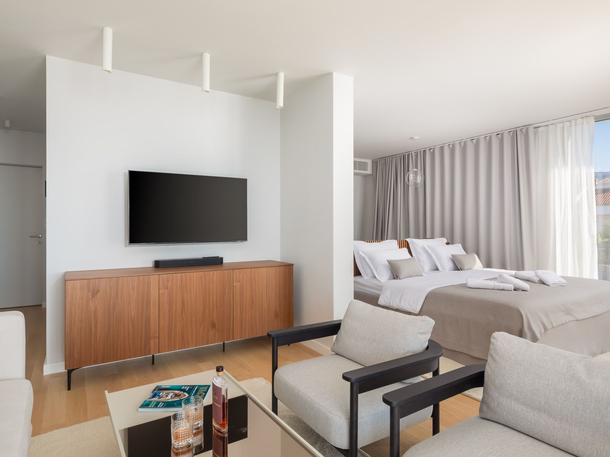 Villa mit Infinity-Pool-Binnen