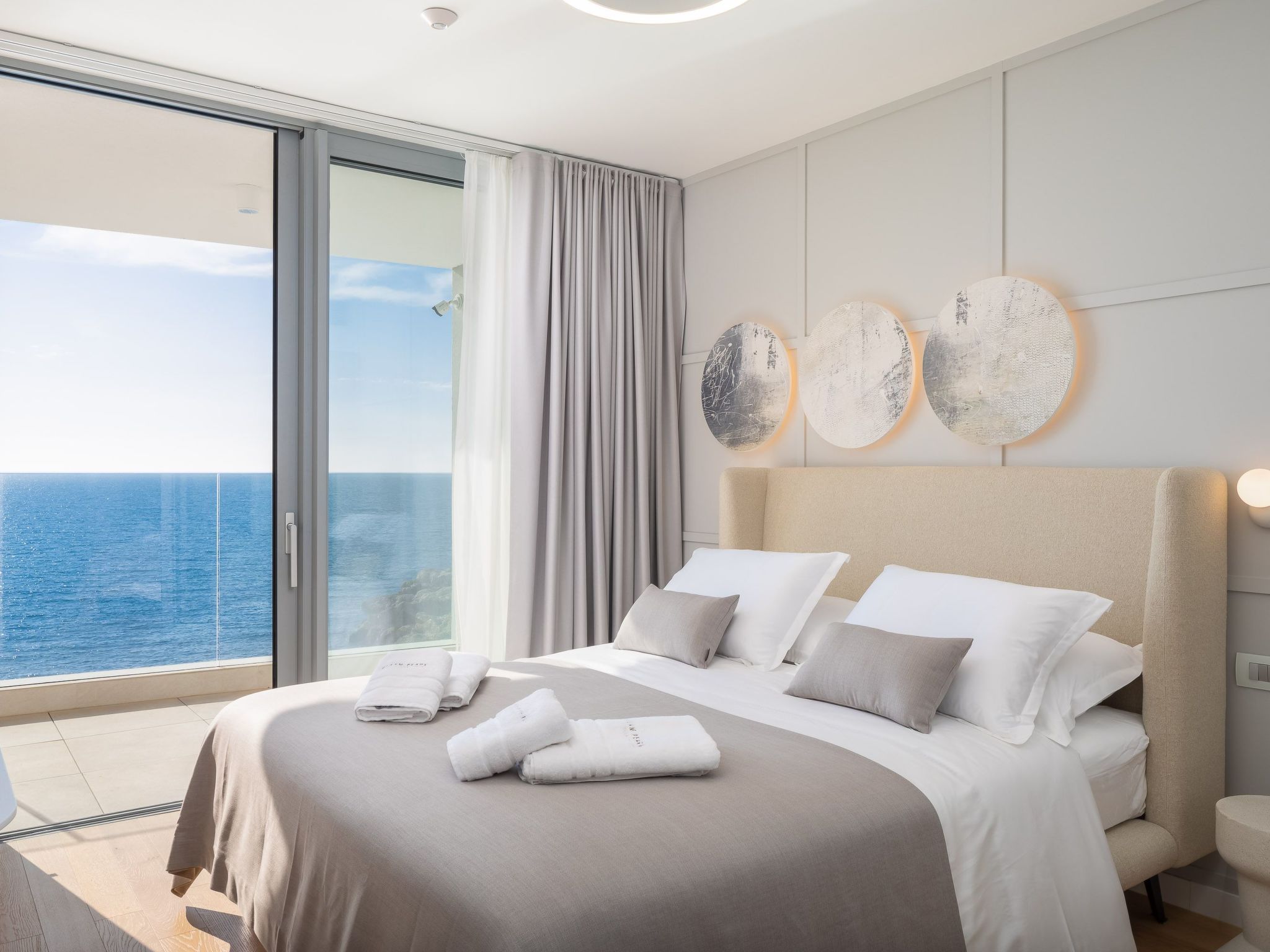 Villa mit Infinity-Pool-Binnen