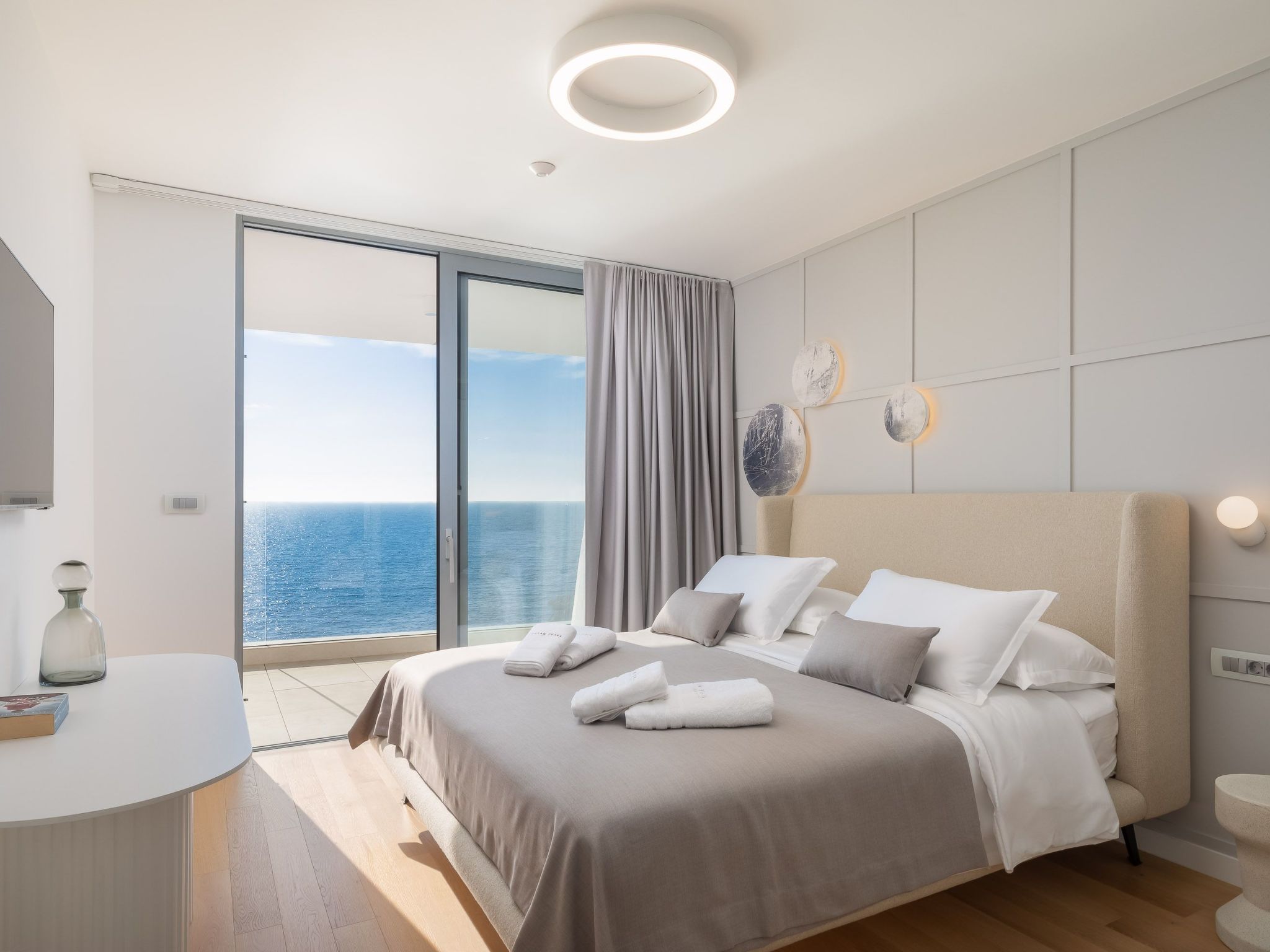 Villa mit Infinity-Pool-Binnen