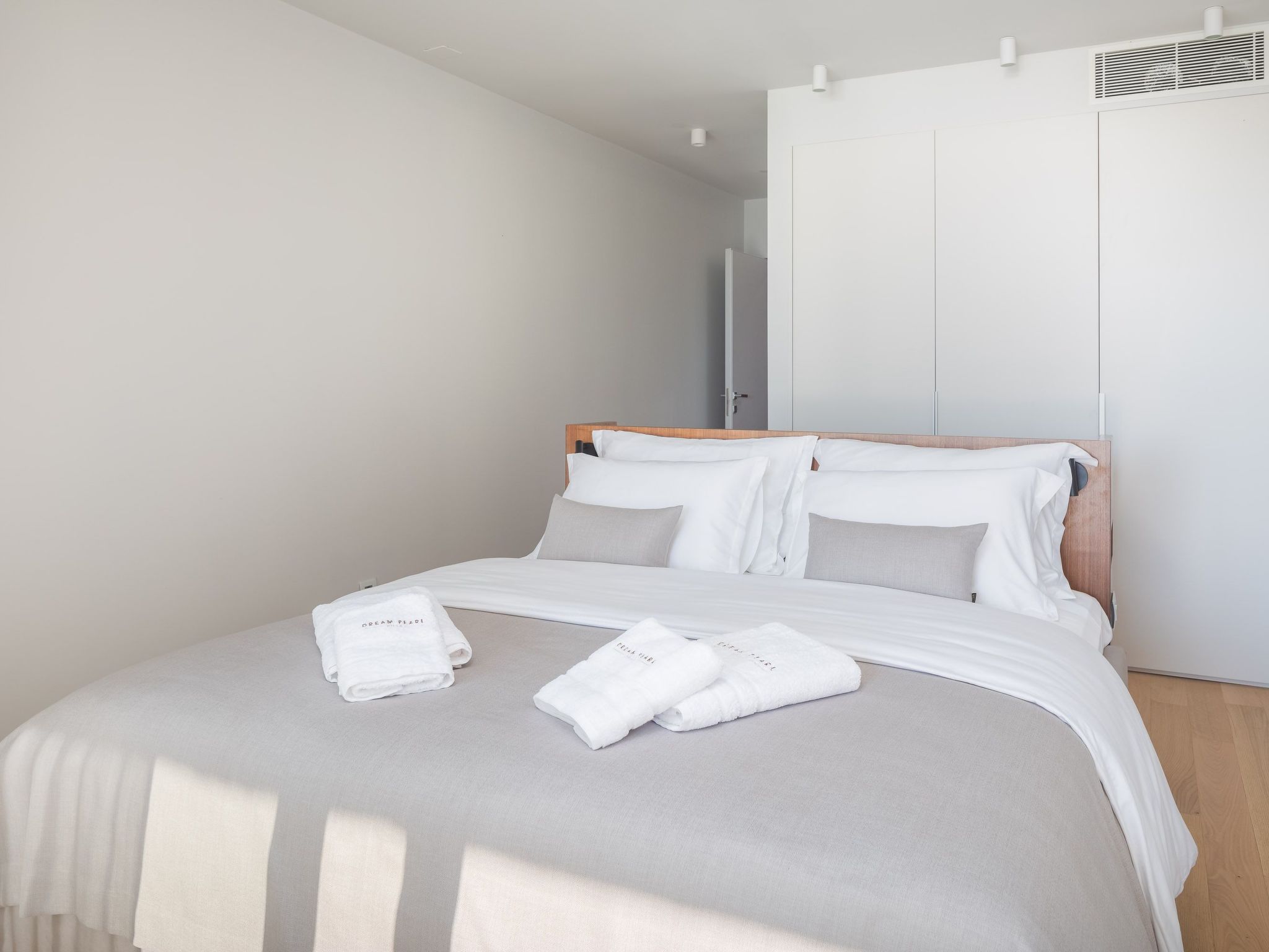 Villa mit Infinity-Pool-Binnen