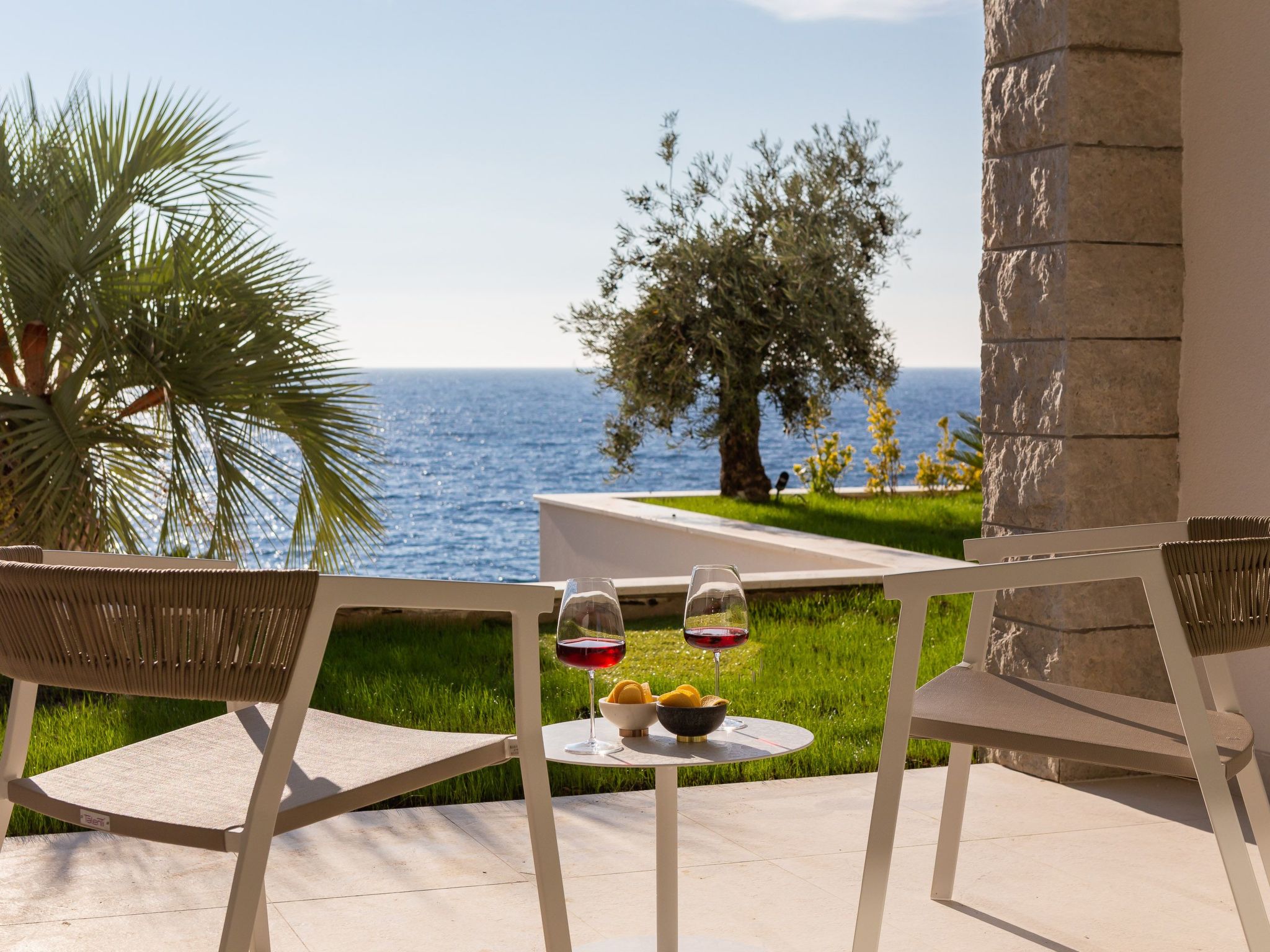 Villa mit Infinity-Pool-Binnen