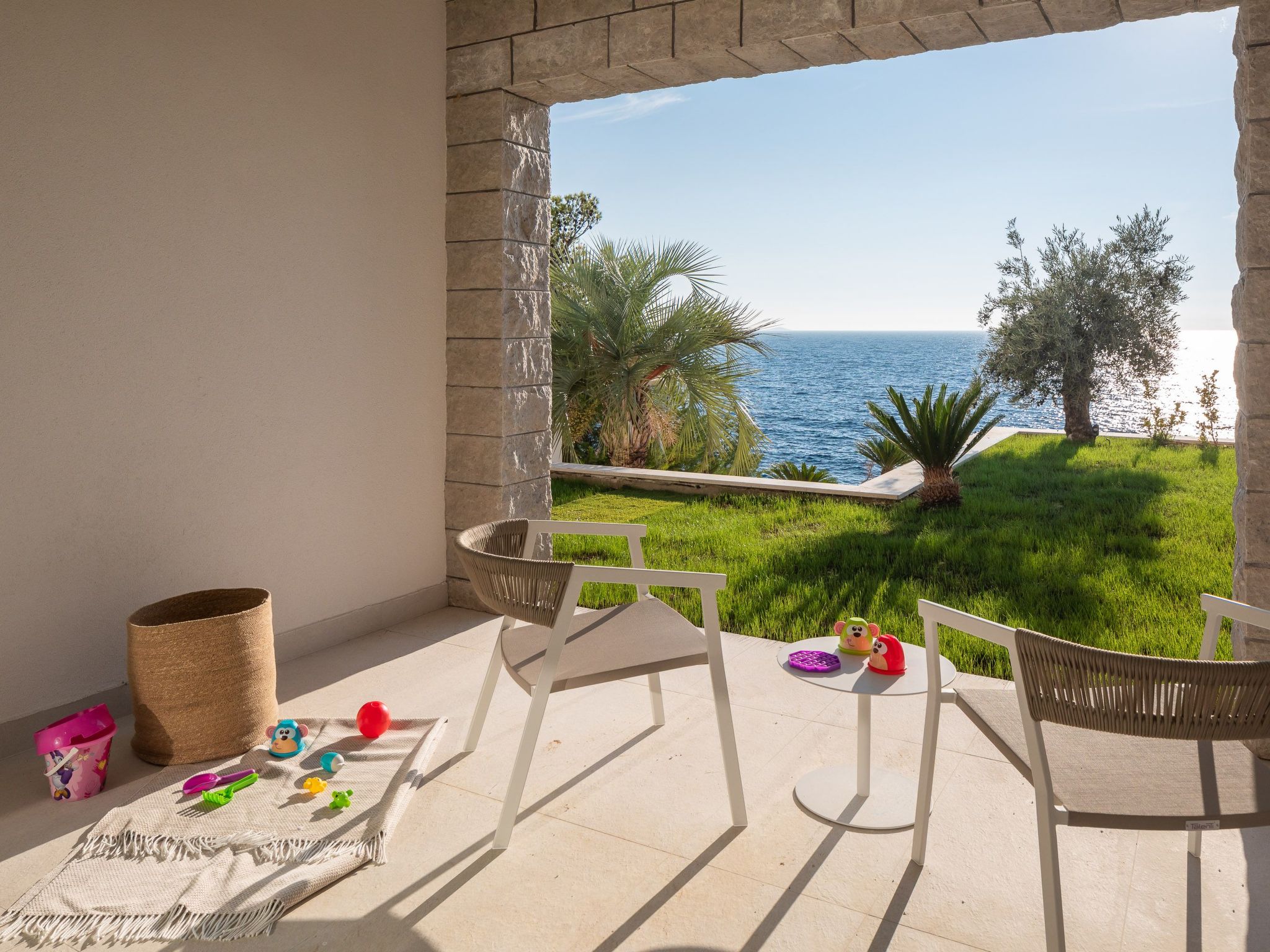 Villa mit Infinity-Pool-Binnen