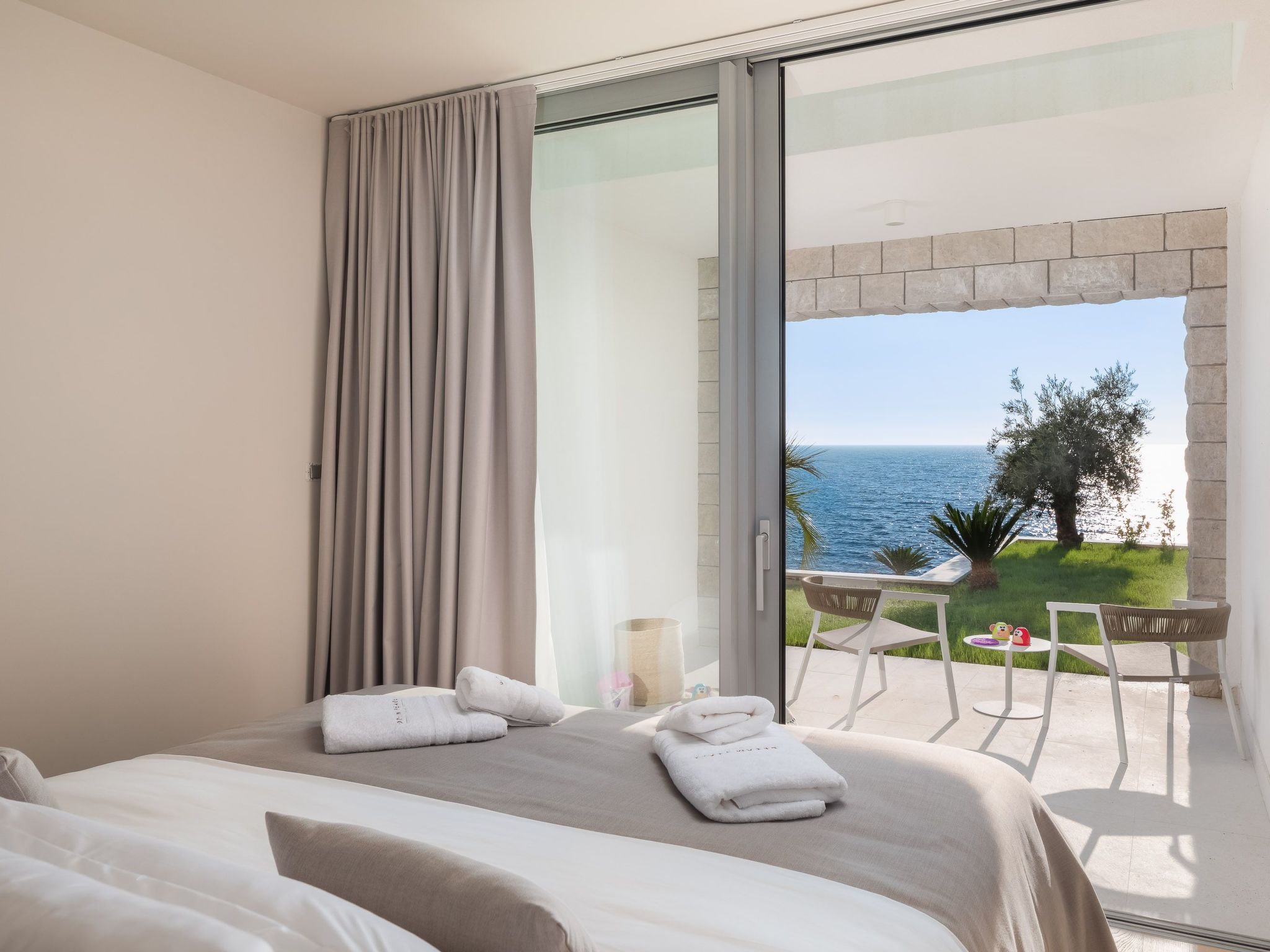 Villa mit Infinity-Pool-Binnen