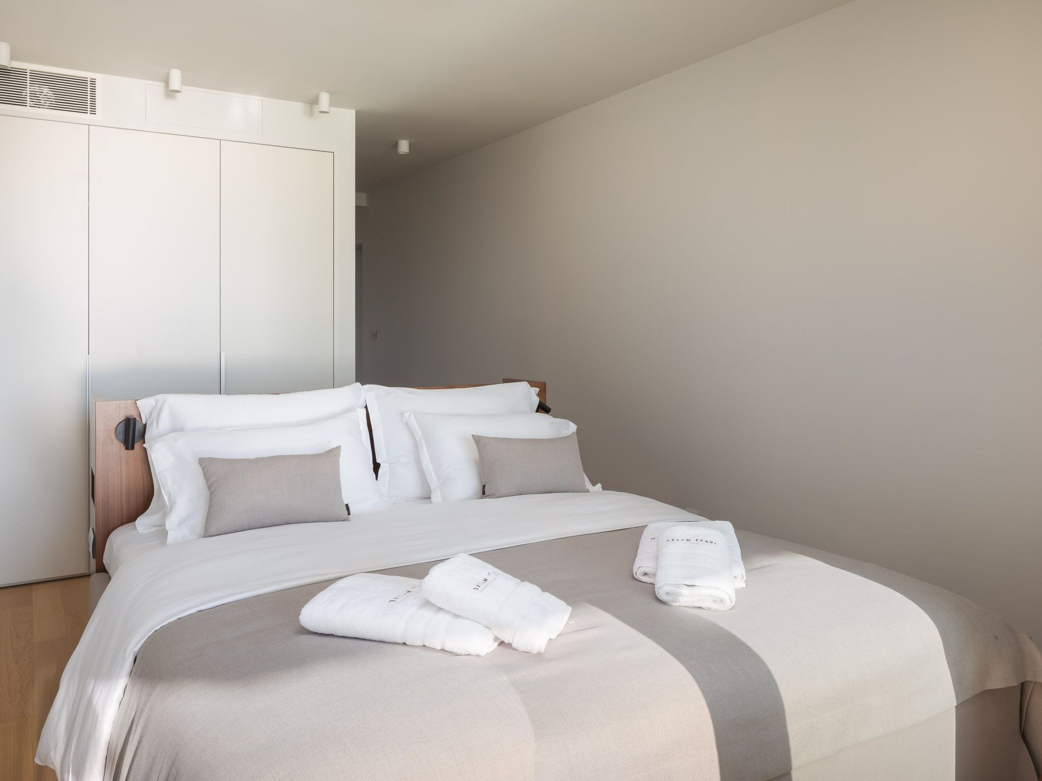 Villa mit Infinity-Pool-Binnen