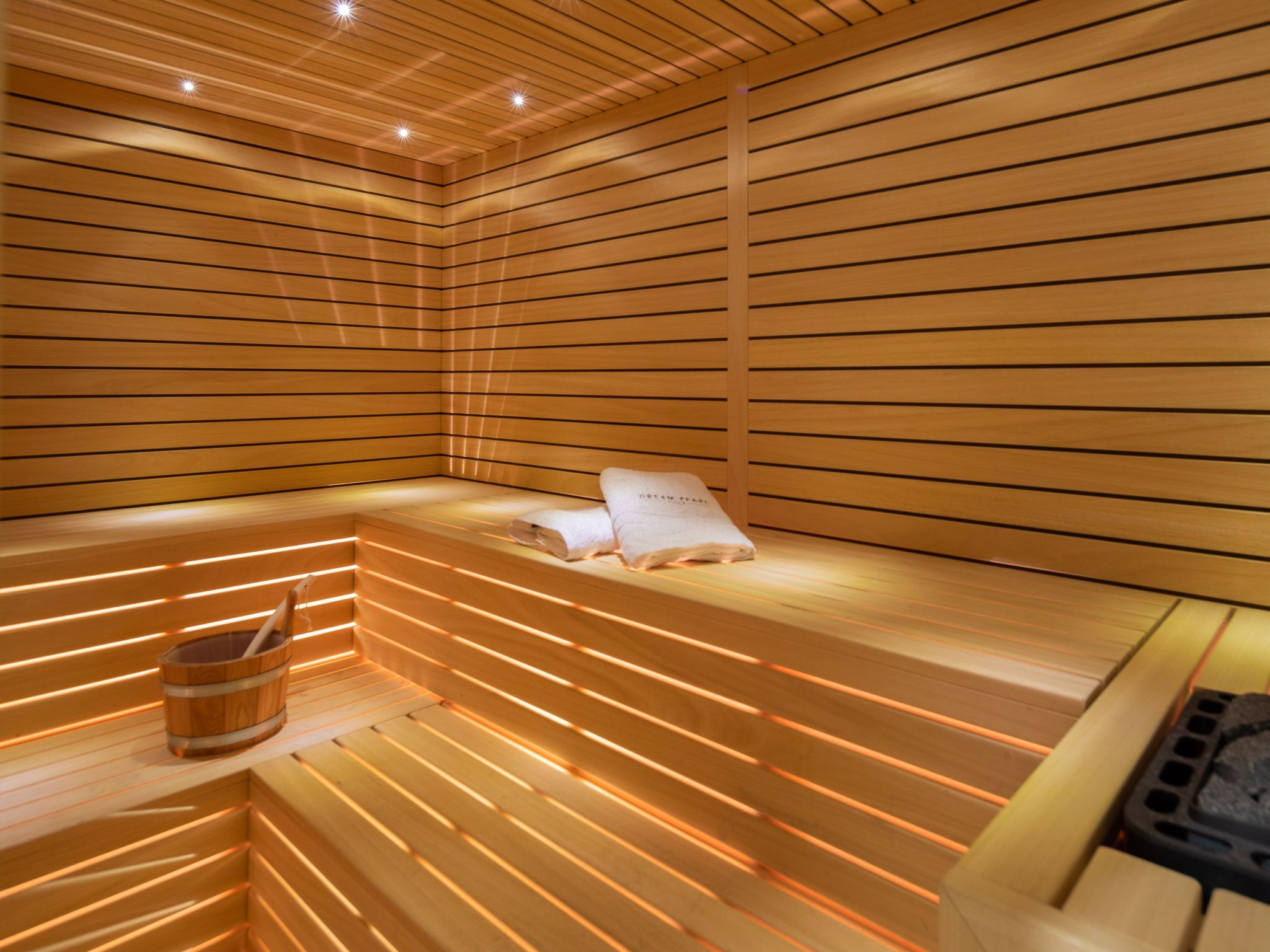 Villa mit Infinity-Pool-Binnen