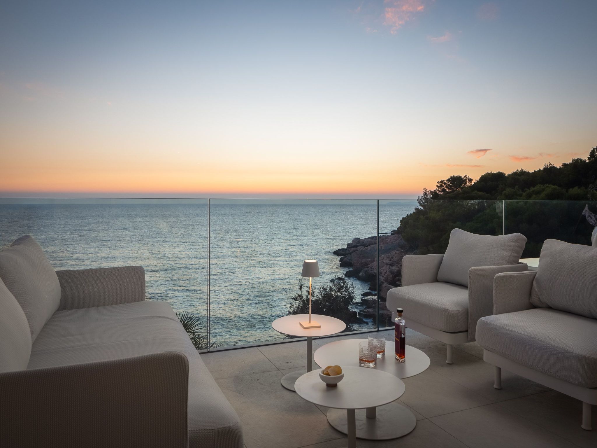 Villa mit Infinity-Pool-Binnen