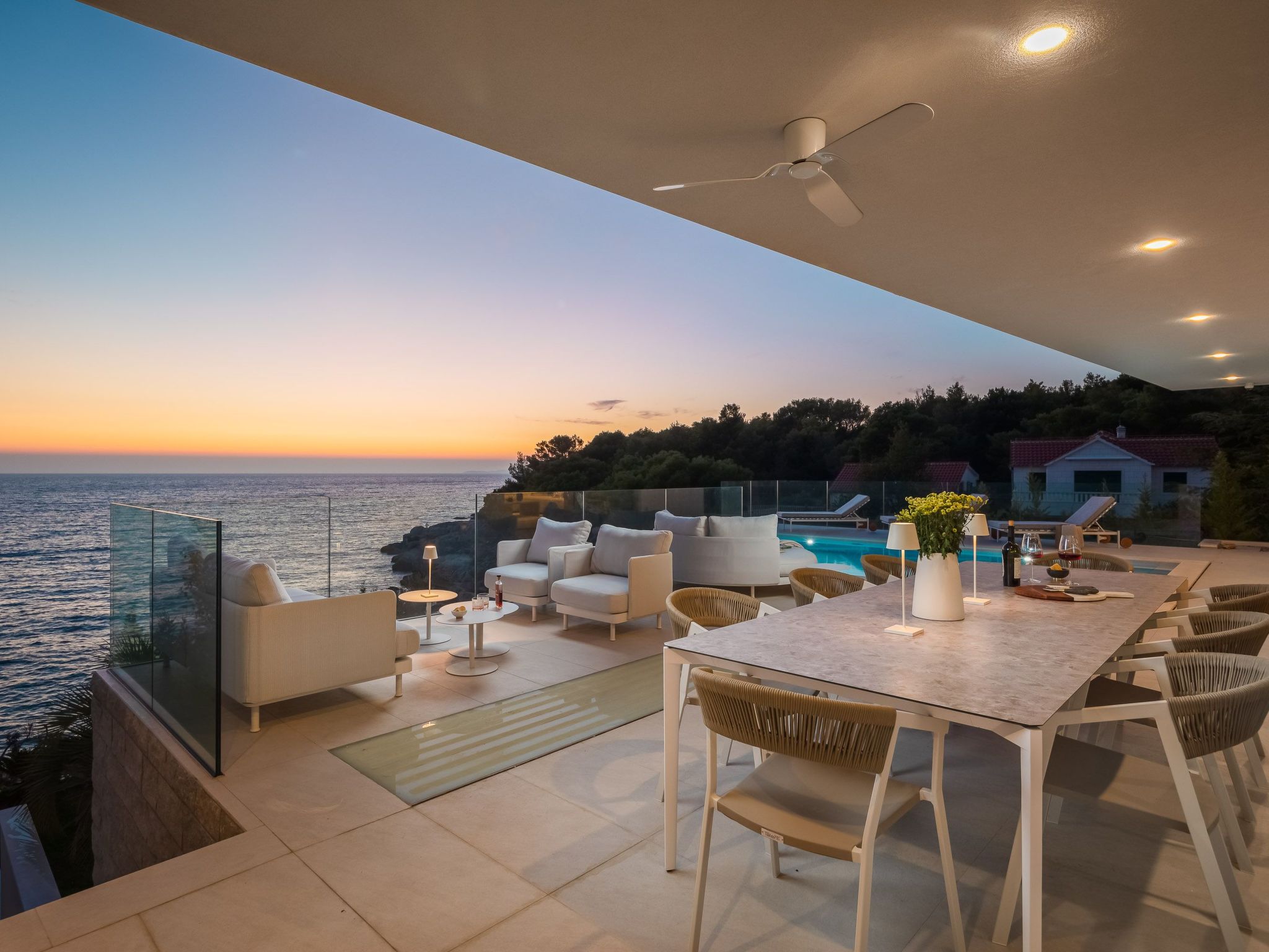 Villa mit Infinity-Pool-Binnen