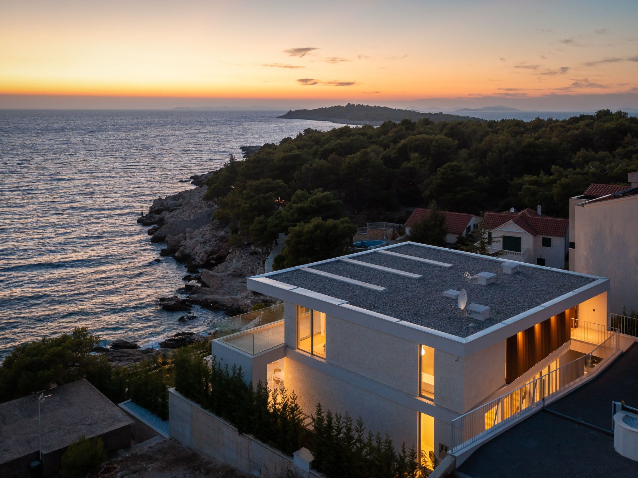 Villa mit Infinity-Pool-Binnen
