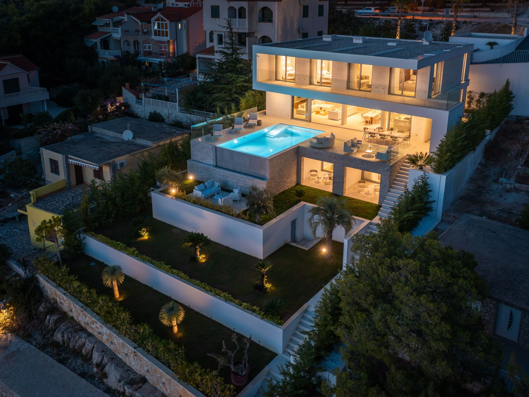 Villa mit Infinity-Pool-Binnen