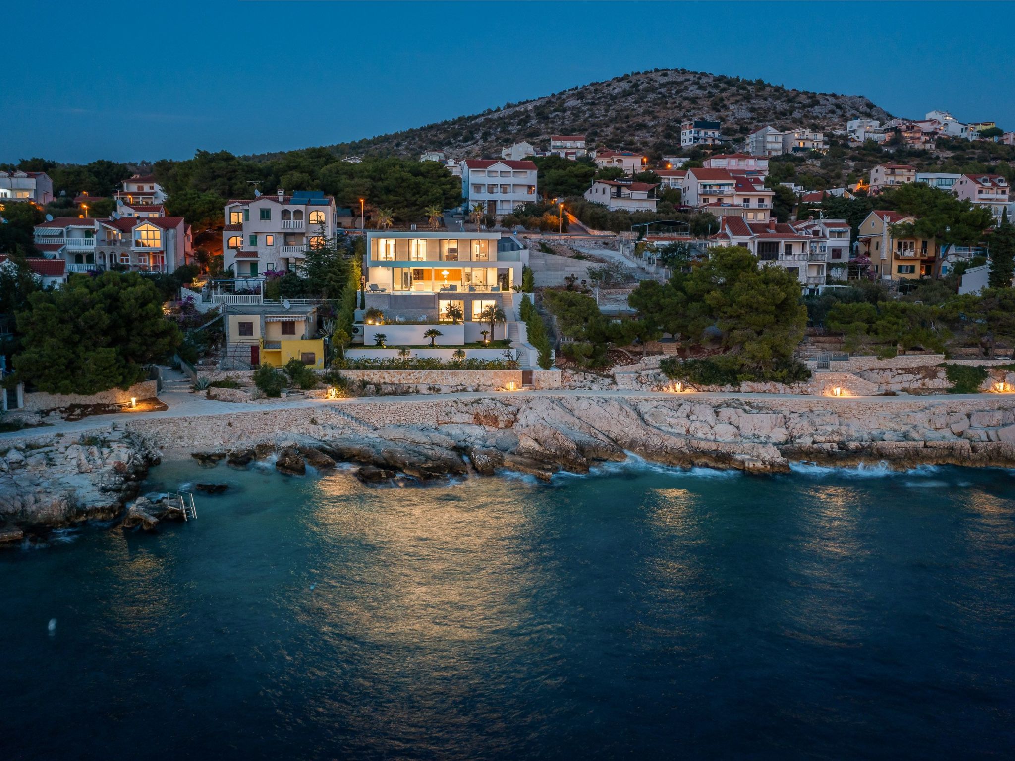 Villa mit Infinity-Pool-Binnen