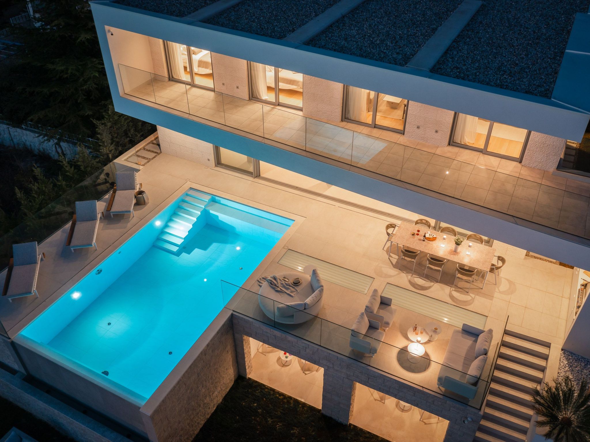 Villa mit Infinity-Pool-Binnen