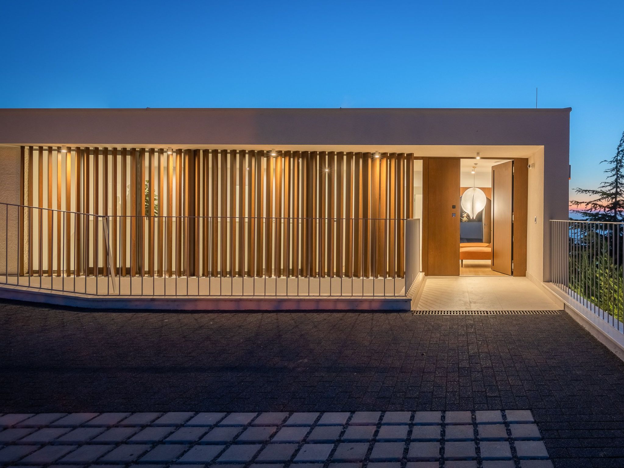 Villa mit Infinity-Pool-Binnen