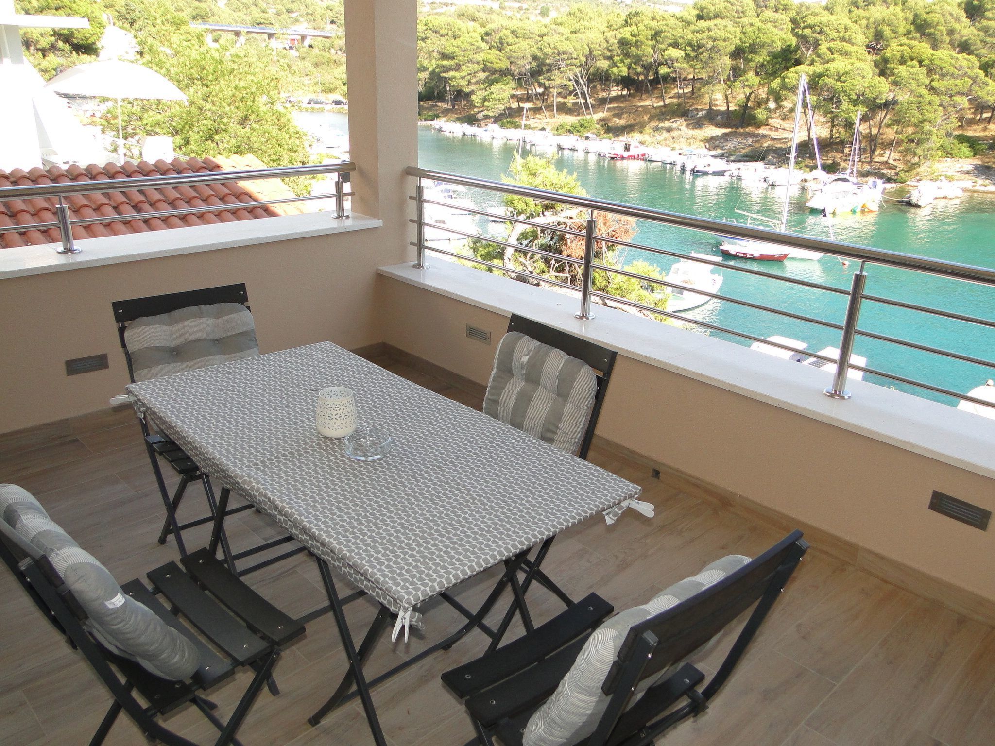 Aurea 5 Modernes Apartment direkt am Meer-Image-tags.info