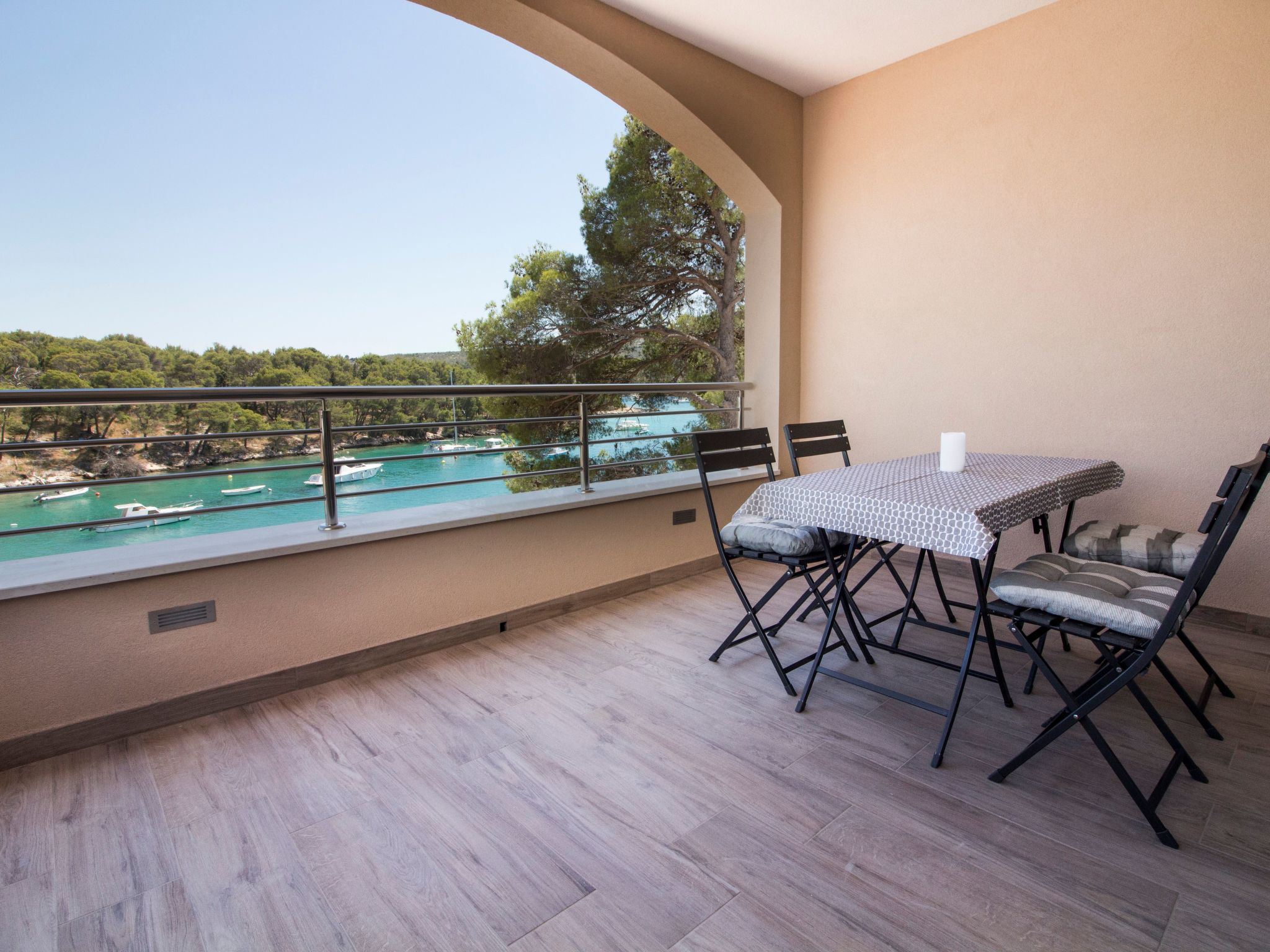 Aurea 5 Modernes Apartment direkt am Meer-Image-tags.info