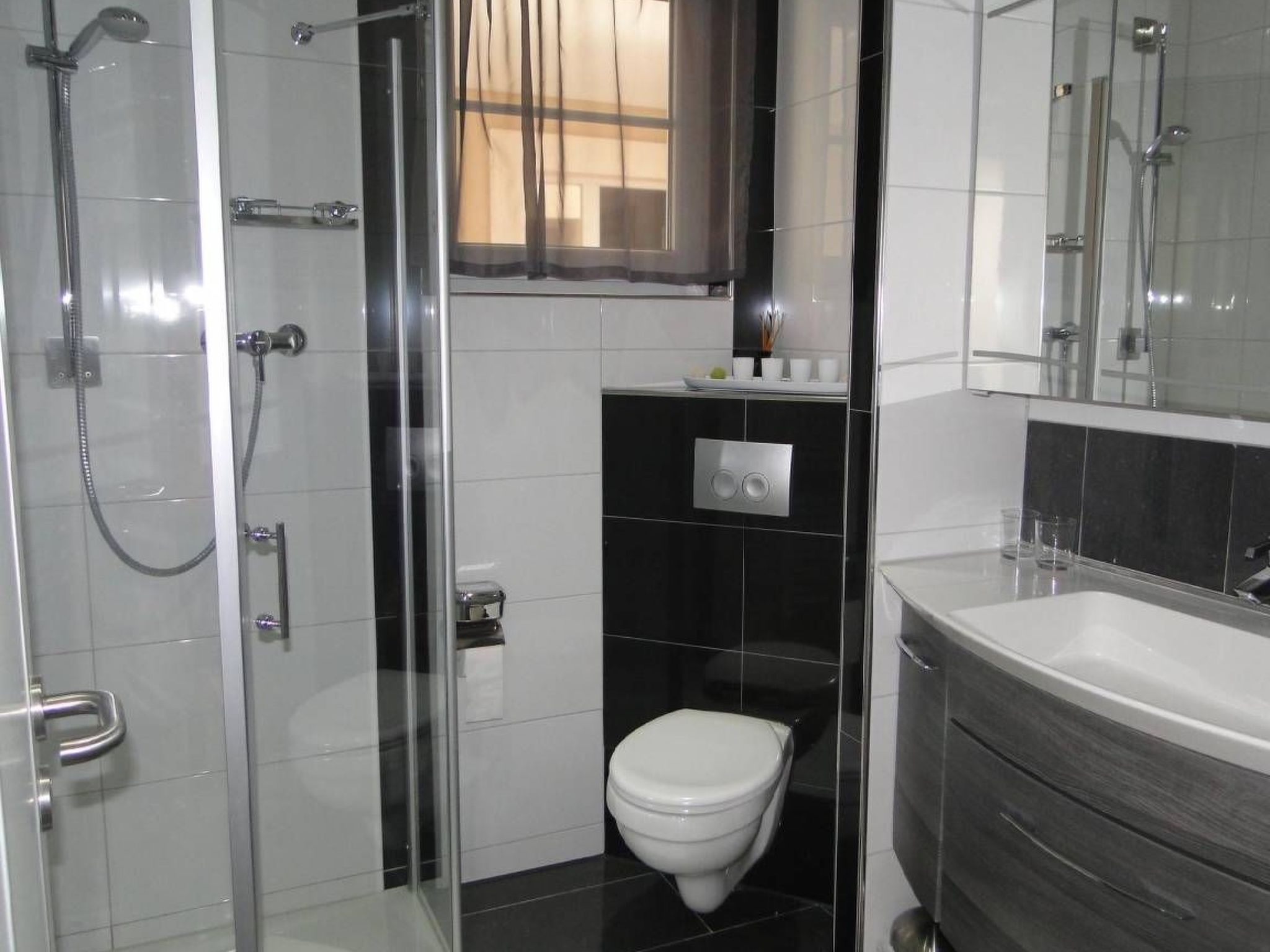 "Perla 3" mit Blick auf das Wasser-Image-tags.info