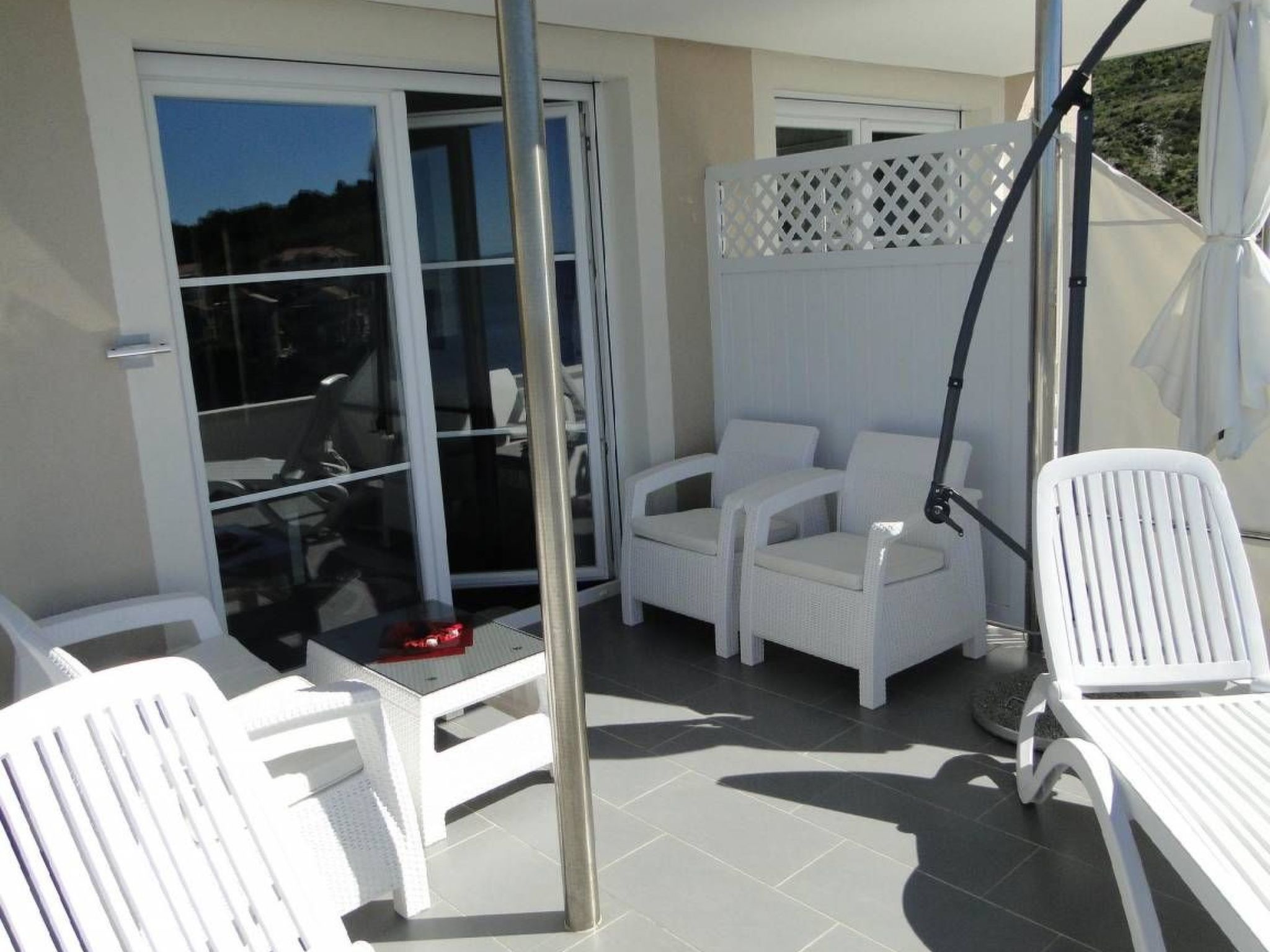 "Perla 3" mit Blick auf das Wasser-Image-tags.info