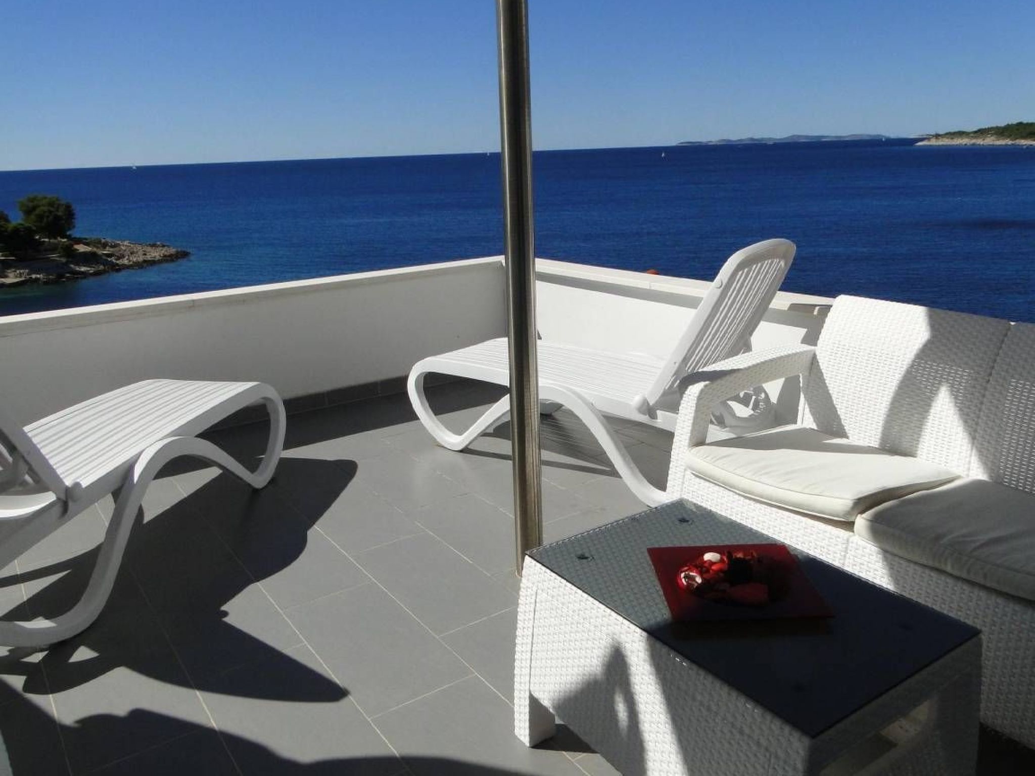 "Perla 3" mit Blick auf das Wasser-Image-tags.info