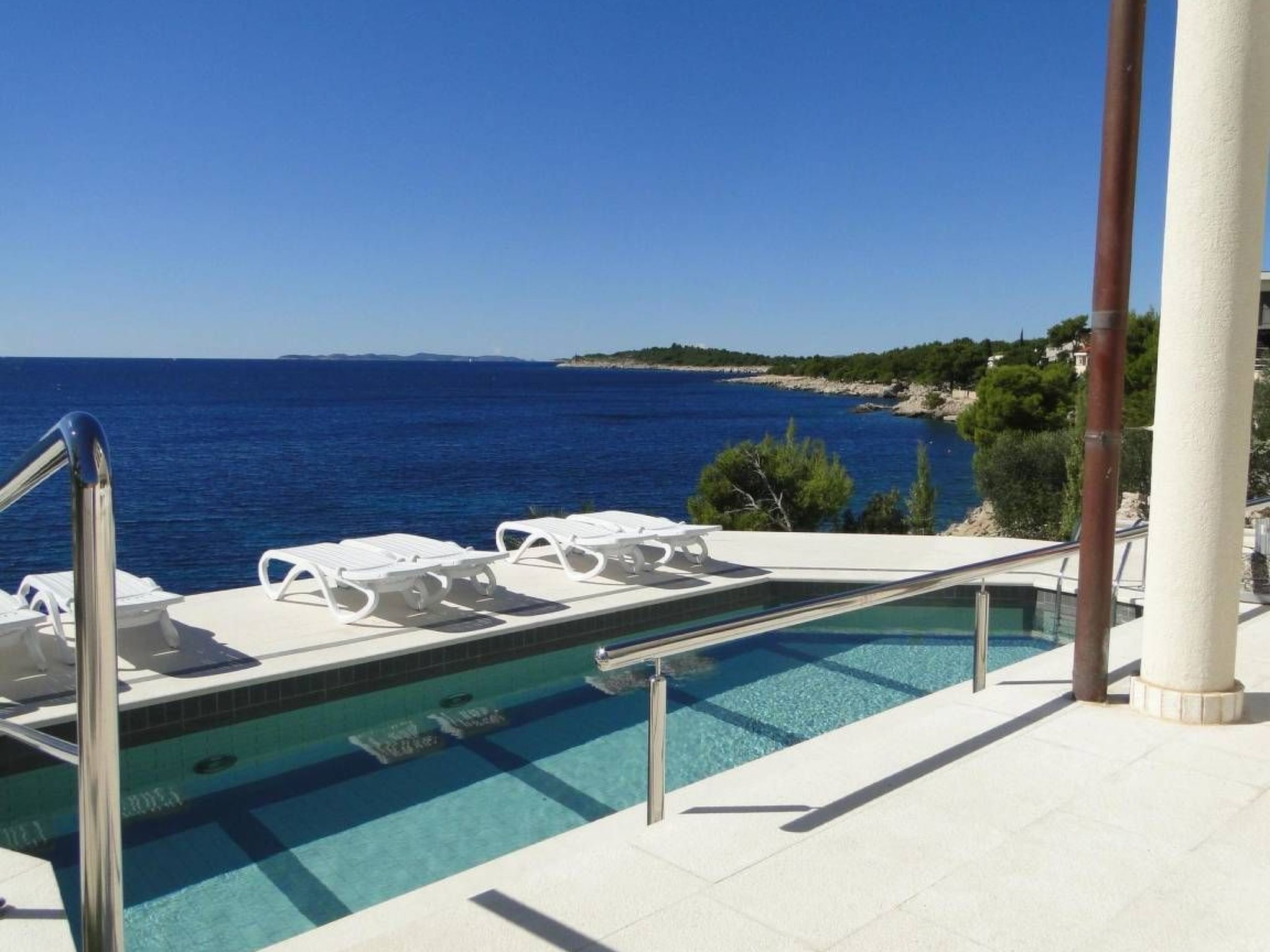 "Perla 3" mit Blick auf das Wasser-Image-tags.info