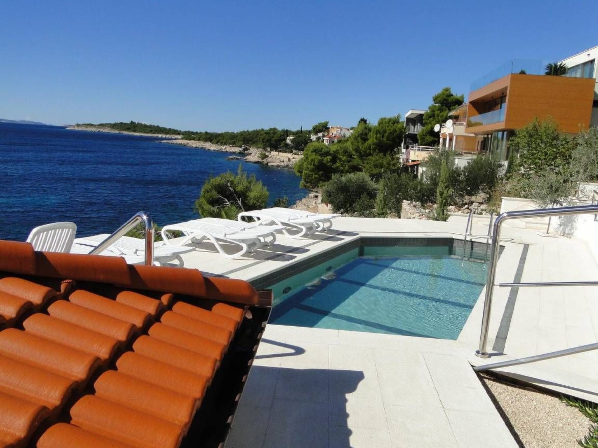 "Perla 3" mit Blick auf das Wasser-Image-tags.info