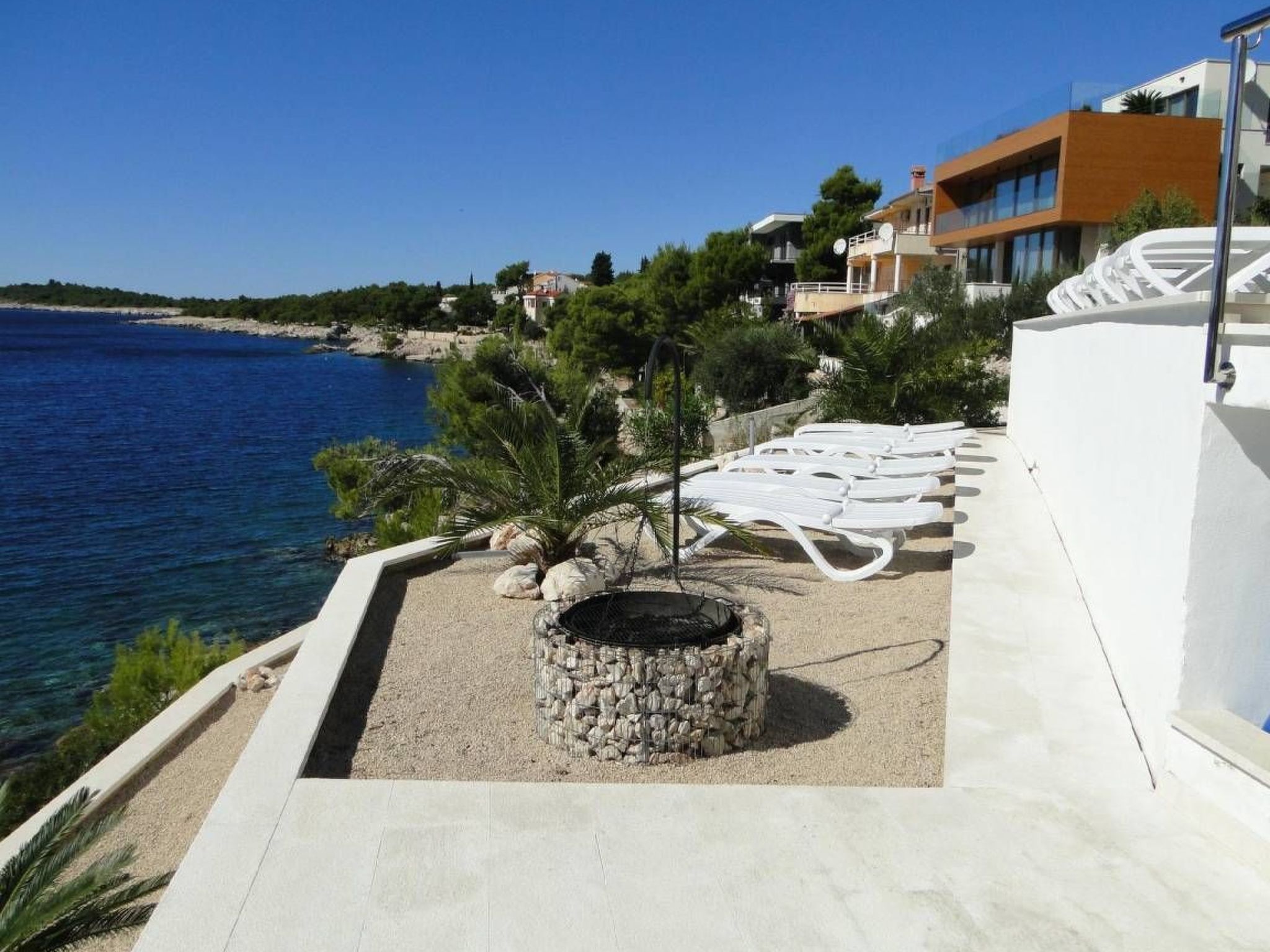 "Perla 3" mit Blick auf das Wasser-Image-tags.info