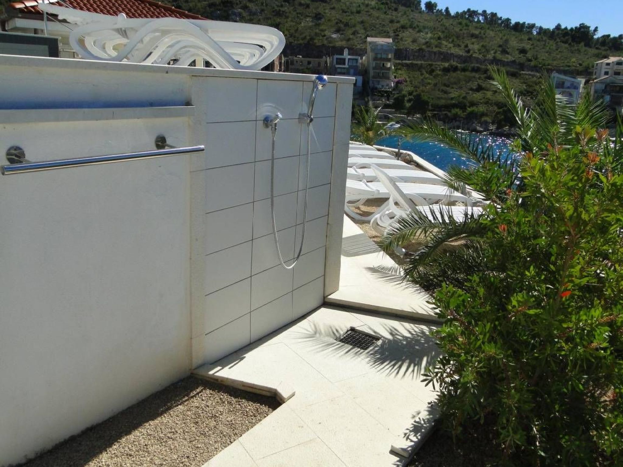 "Perla 3" mit Blick auf das Wasser-Image-tags.info