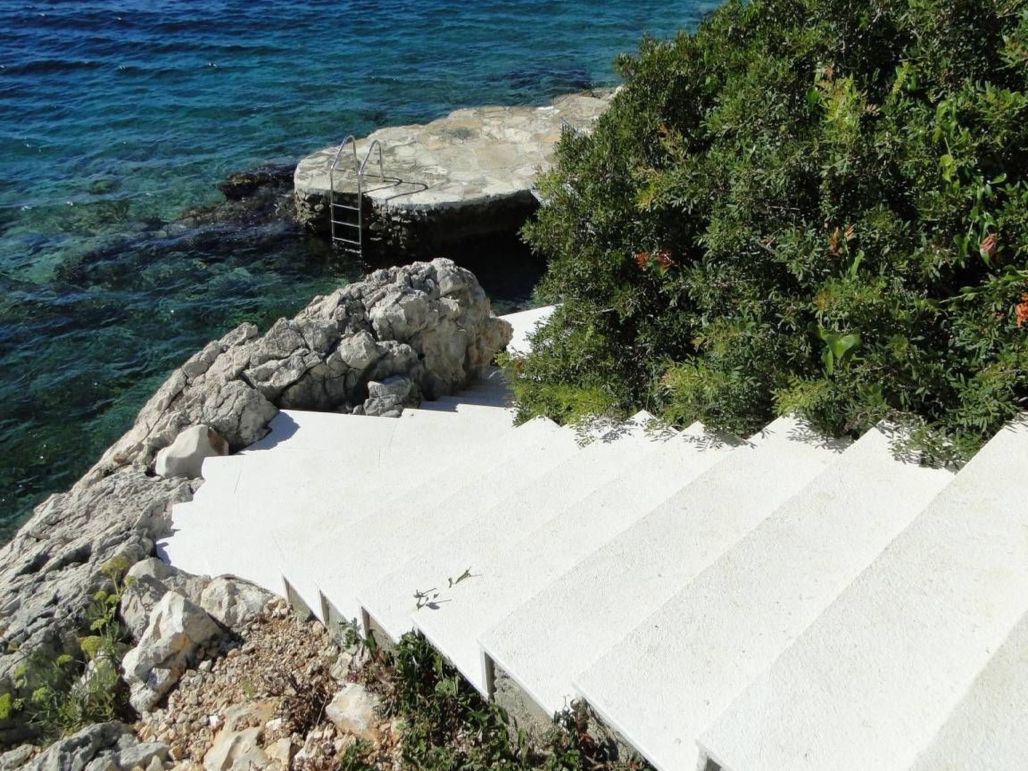 "Perla 3" mit Blick auf das Wasser-Image-tags.info