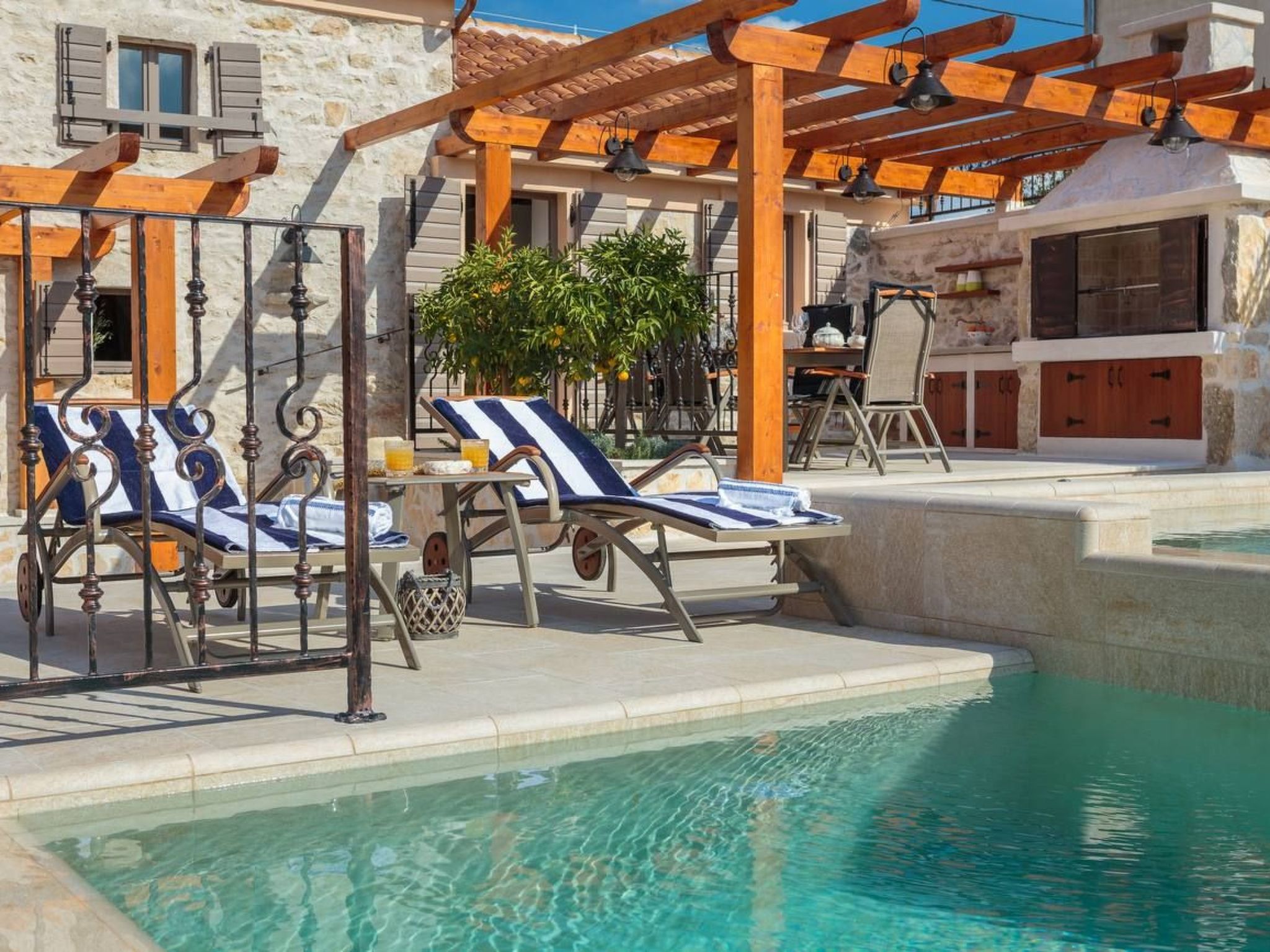 Villa Josipovi Dvori-Binnen