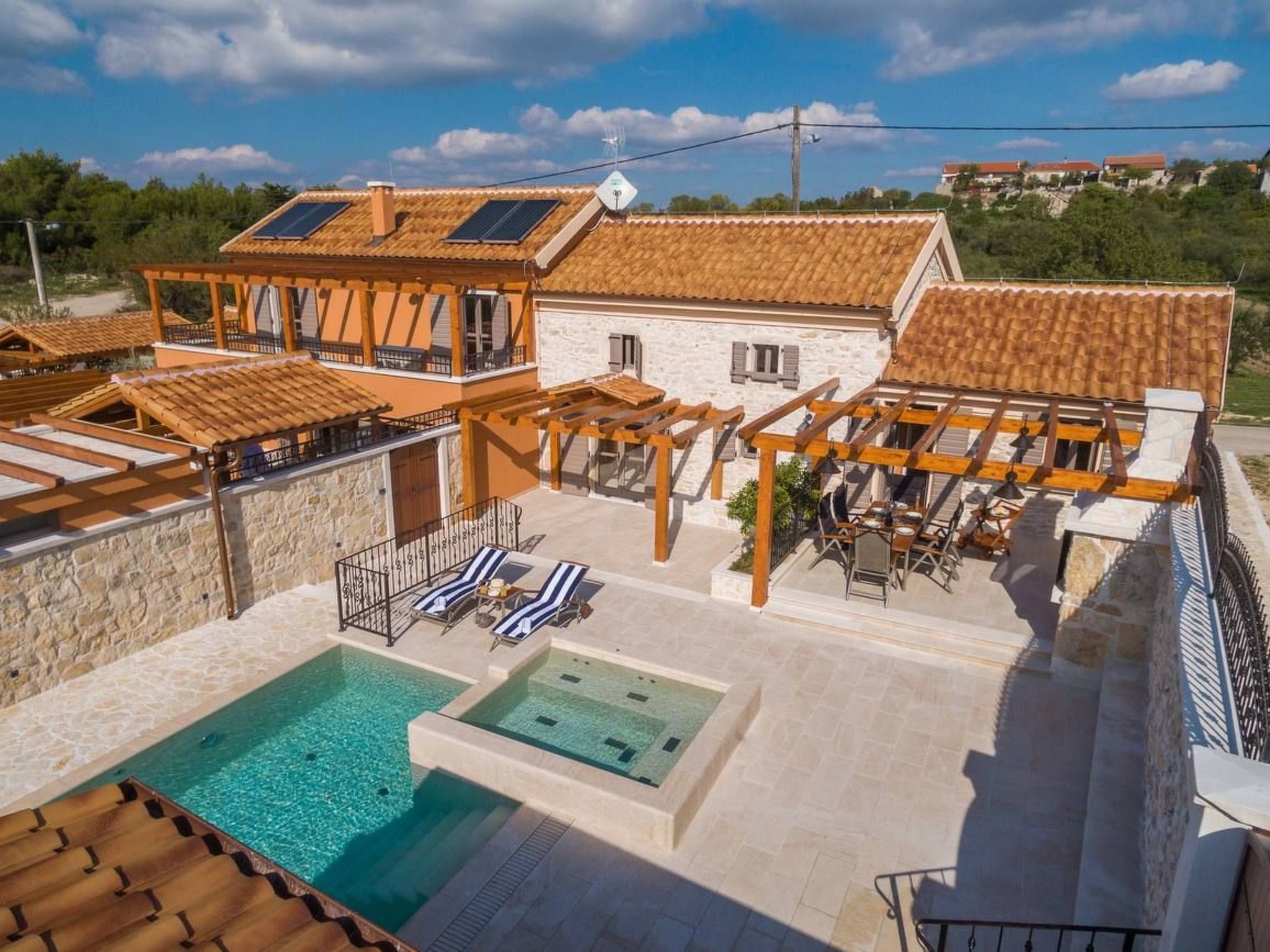 Villa Josipovi Dvori-Binnen