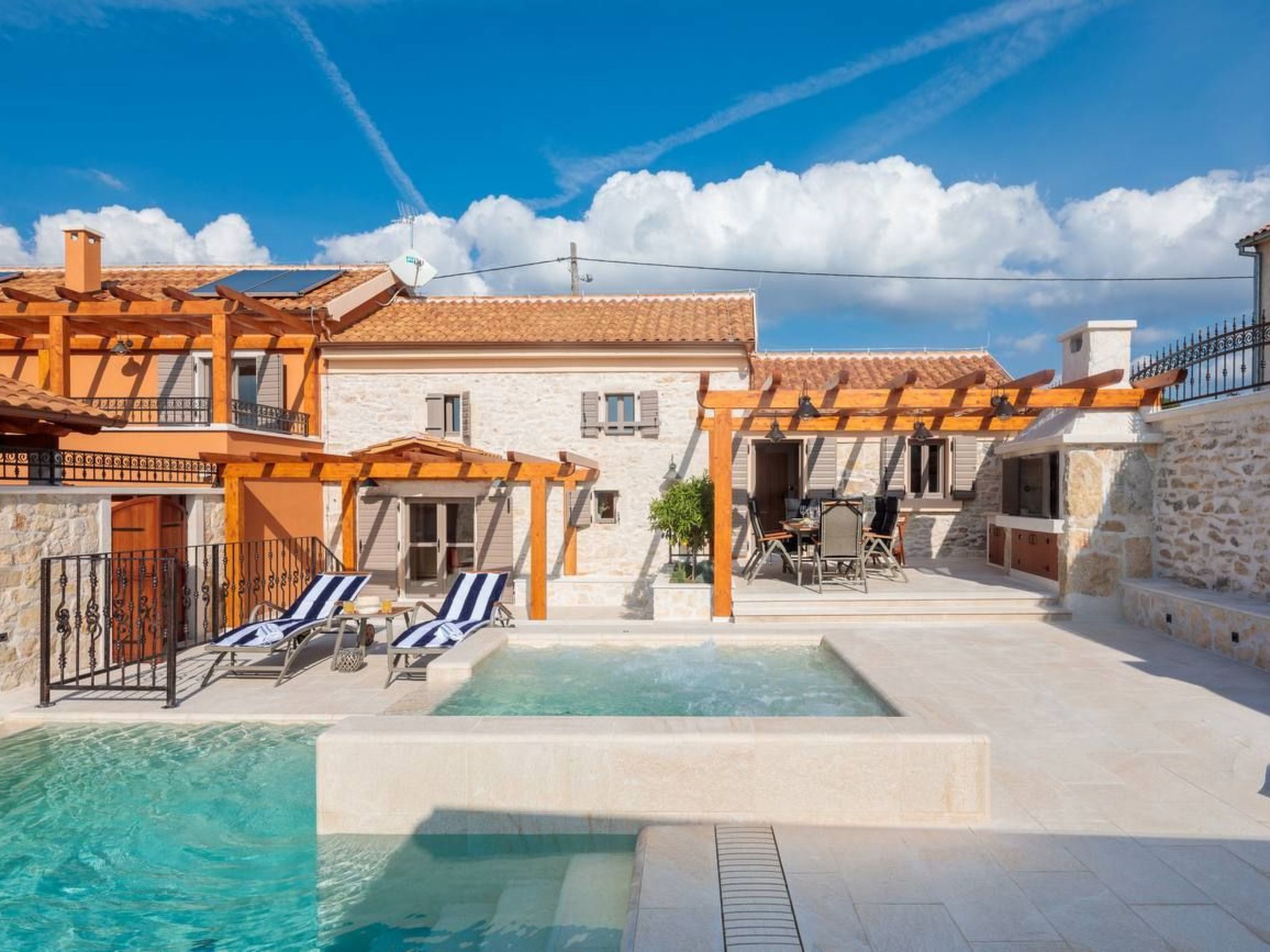 Villa Josipovi Dvori-Binnen