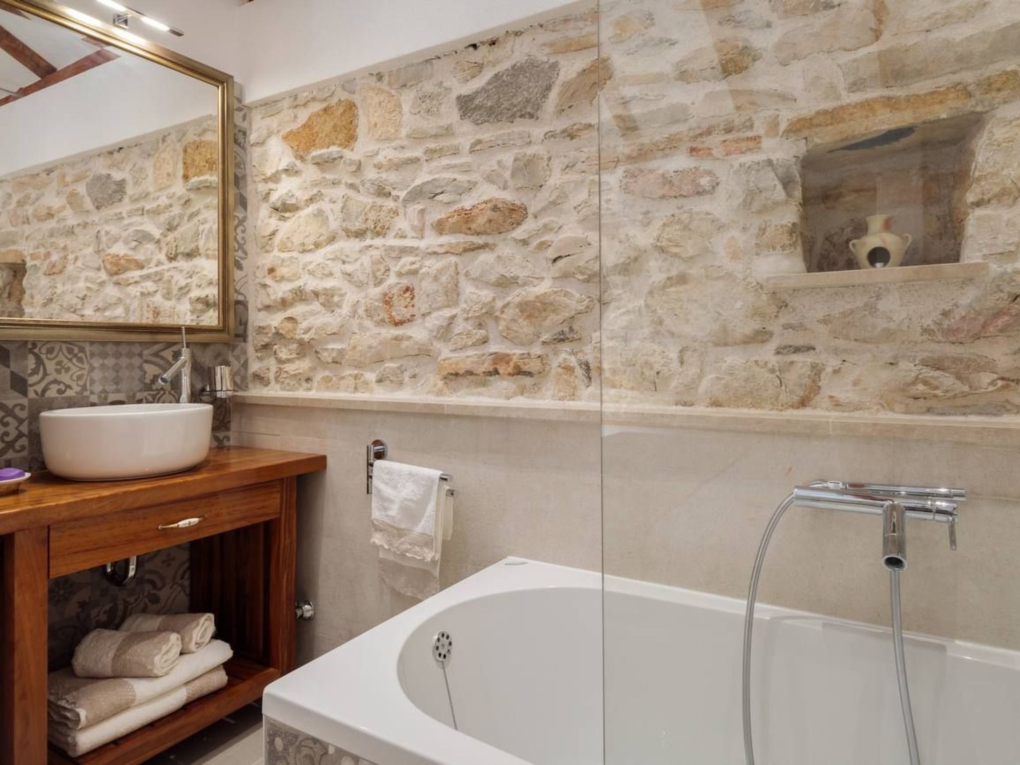 Villa Josipovi Dvori-Binnen