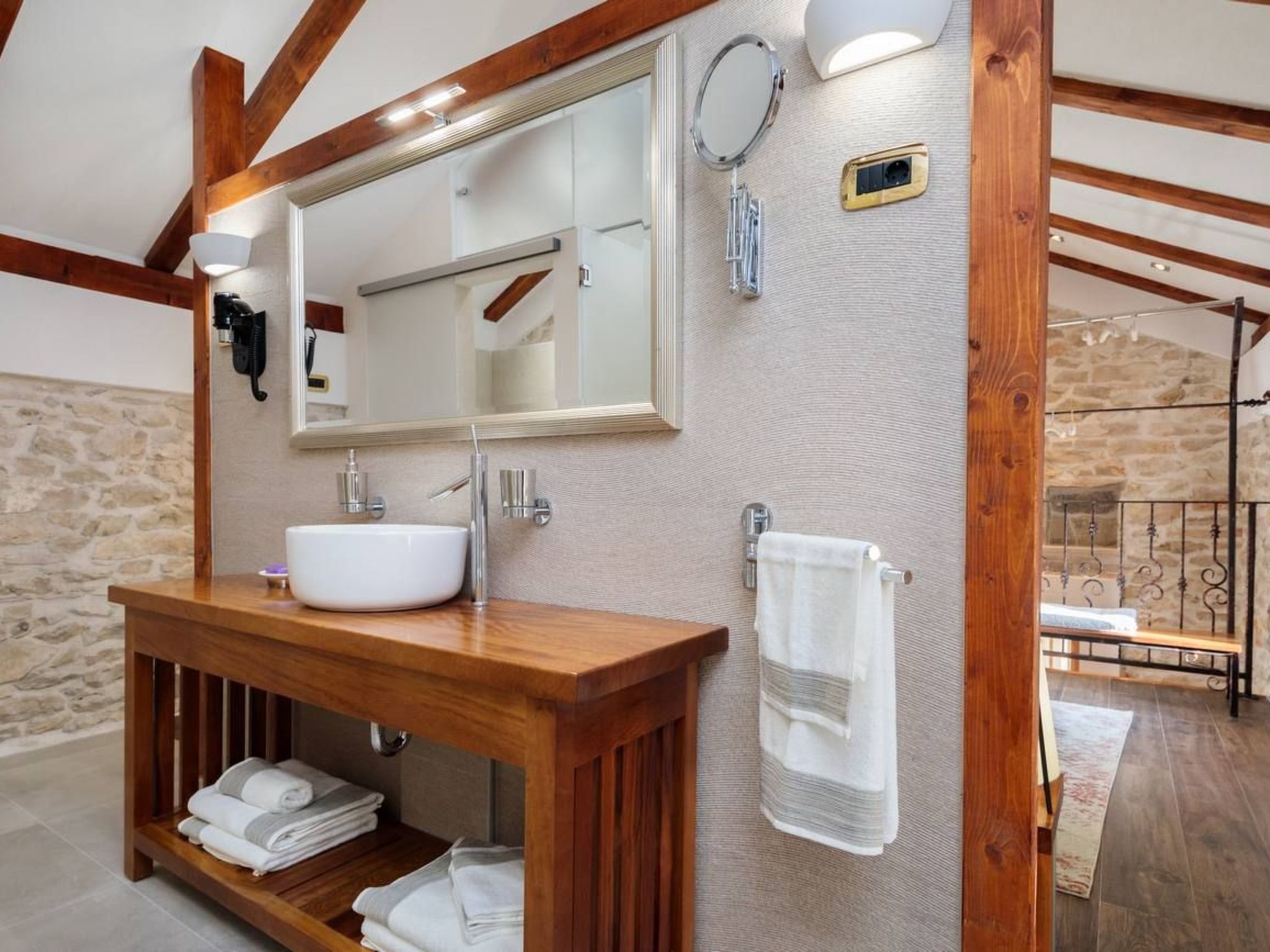 Villa Josipovi Dvori-Binnen