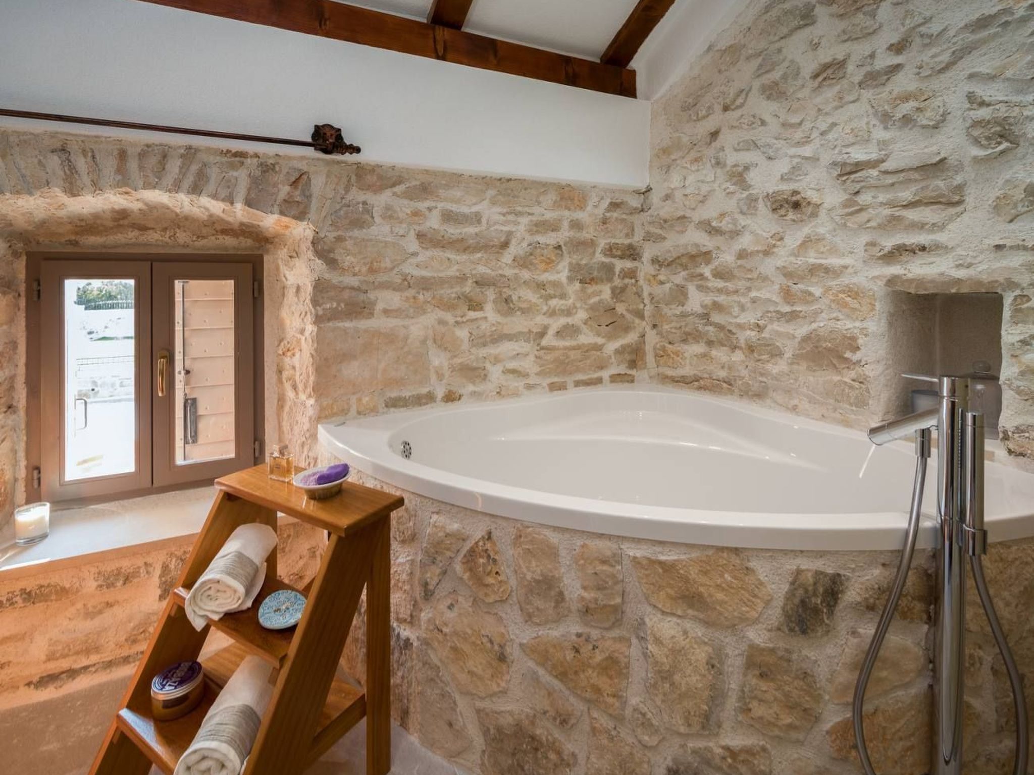 Villa Josipovi Dvori-Binnen