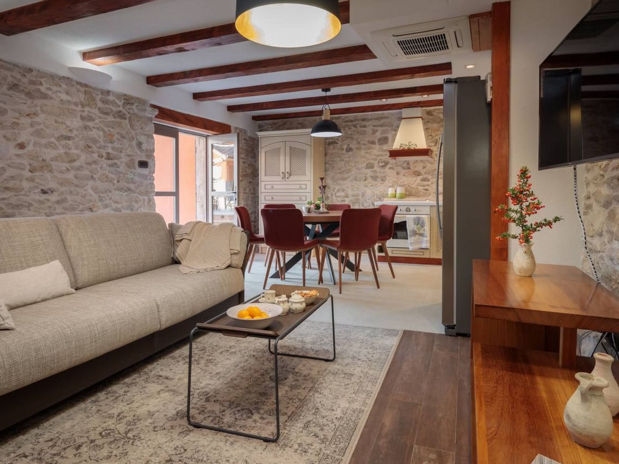 Villa Josipovi Dvori-Binnen