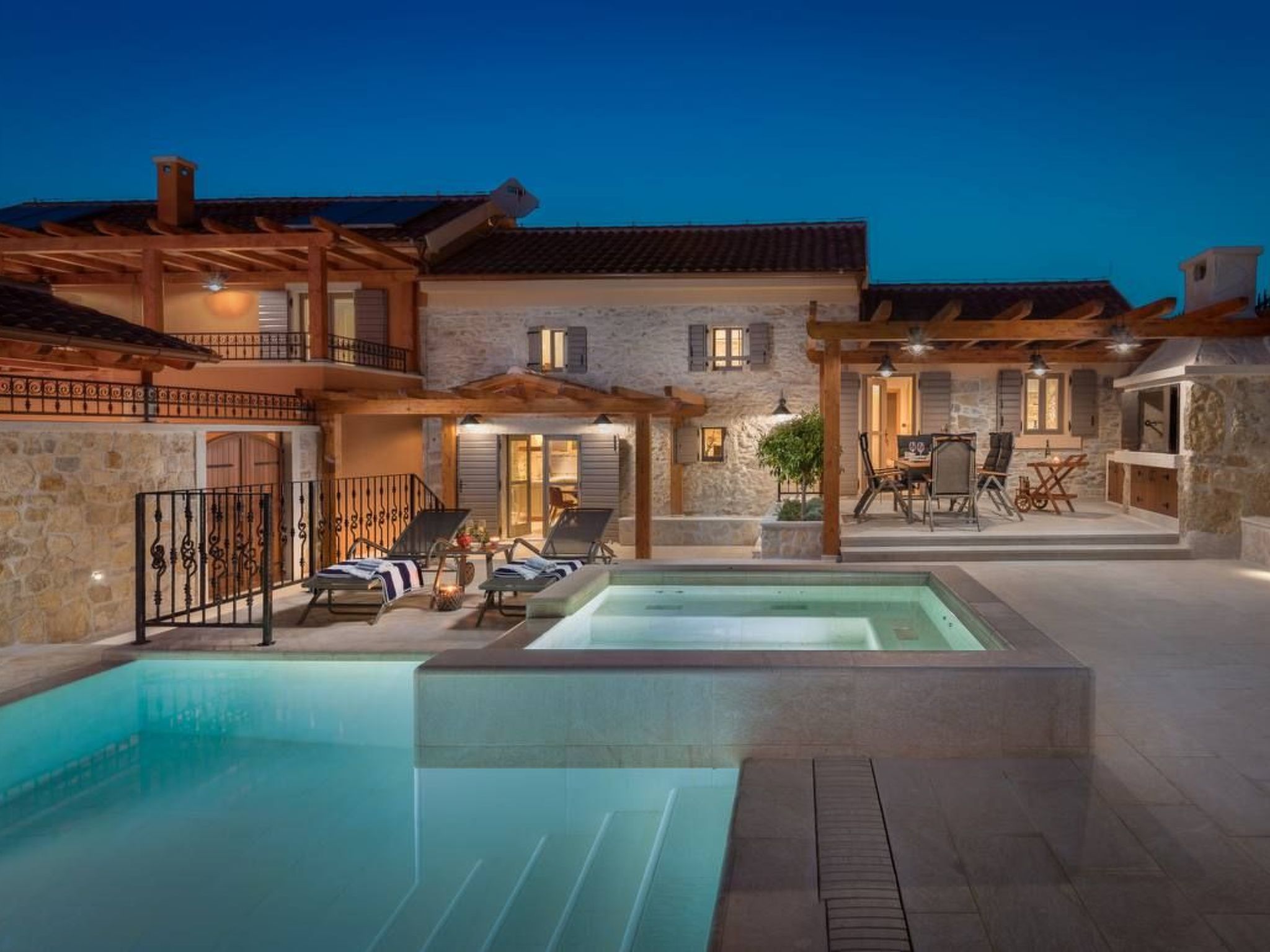 Villa Josipovi Dvori-Binnen