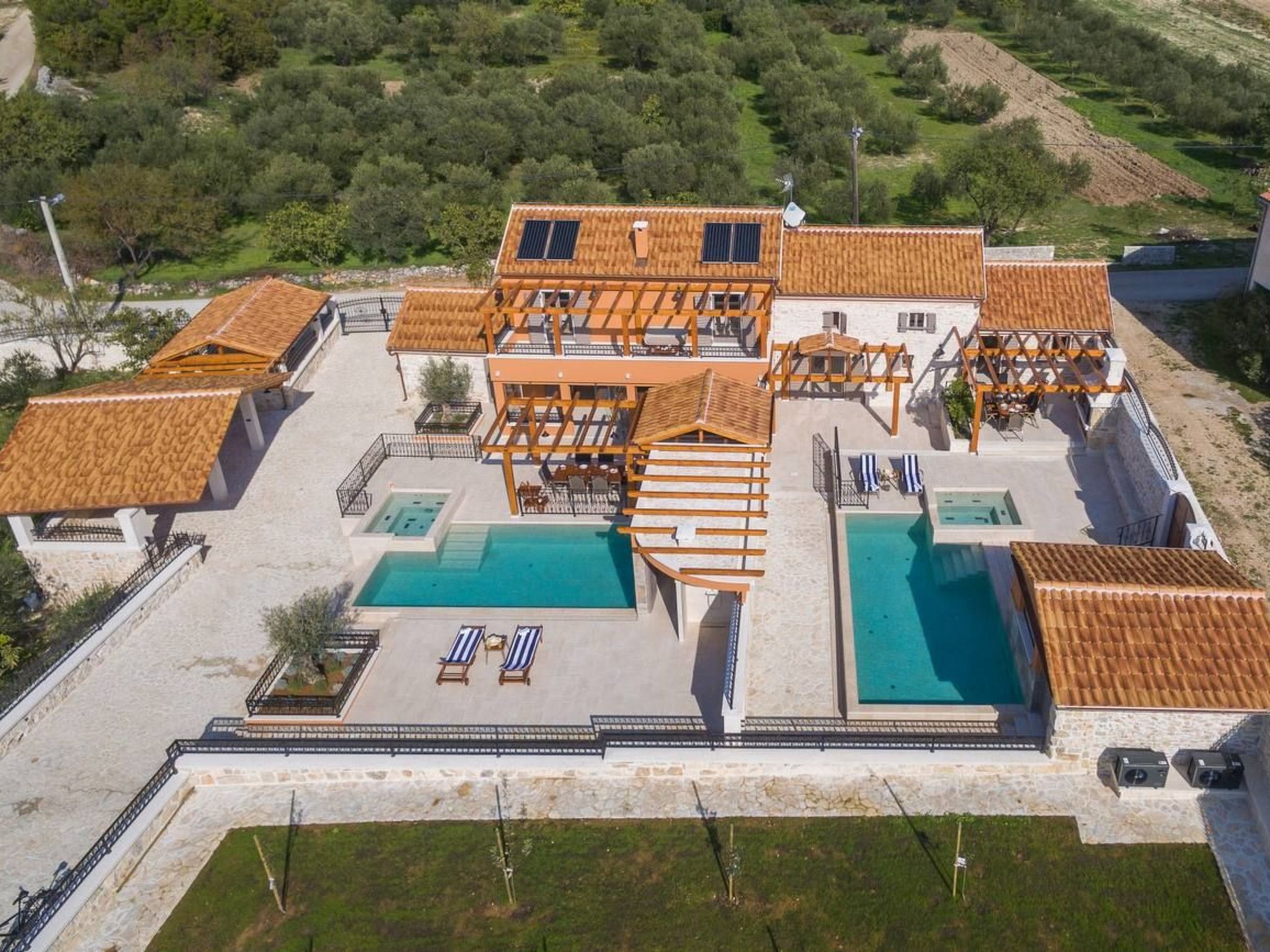 Villa Josipovi Dvori-Binnen