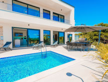 Primosten Hills West: Luxe villa aan zee met privézwembad voor 9 personen - thumbnail 1