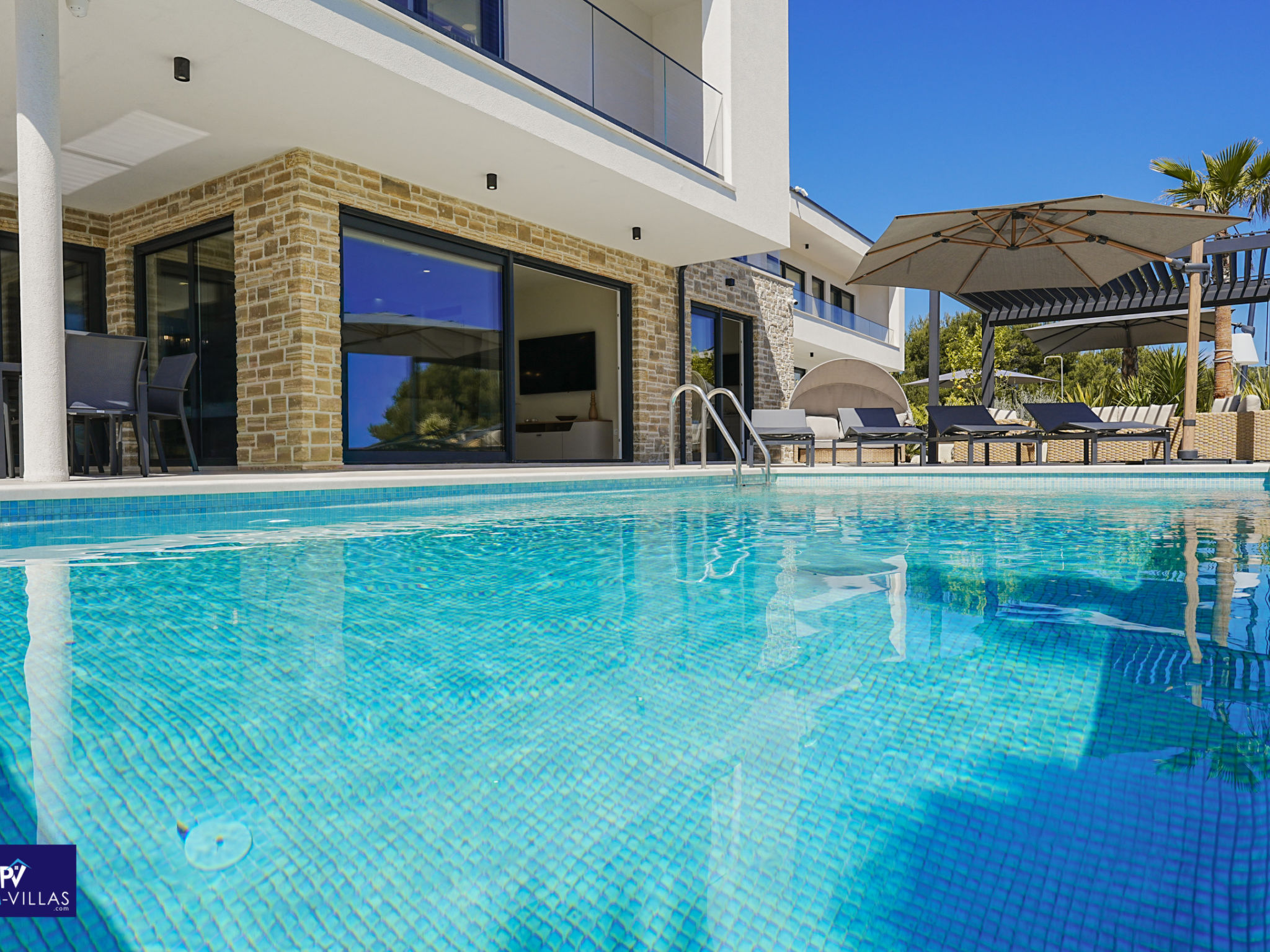 Pool Indoor