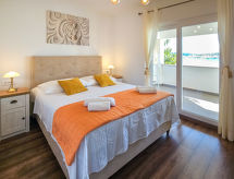Appartement Miline: Vakantie aan Zee in Centrum Rogoznica - thumbnail 6