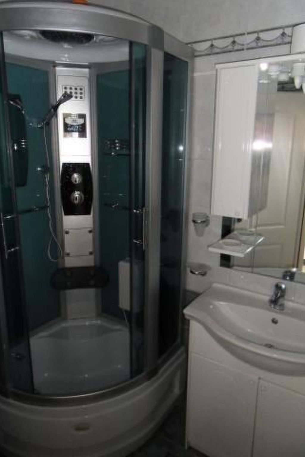 Wohnung mit Blick auf das Wasser-Image-tags.info