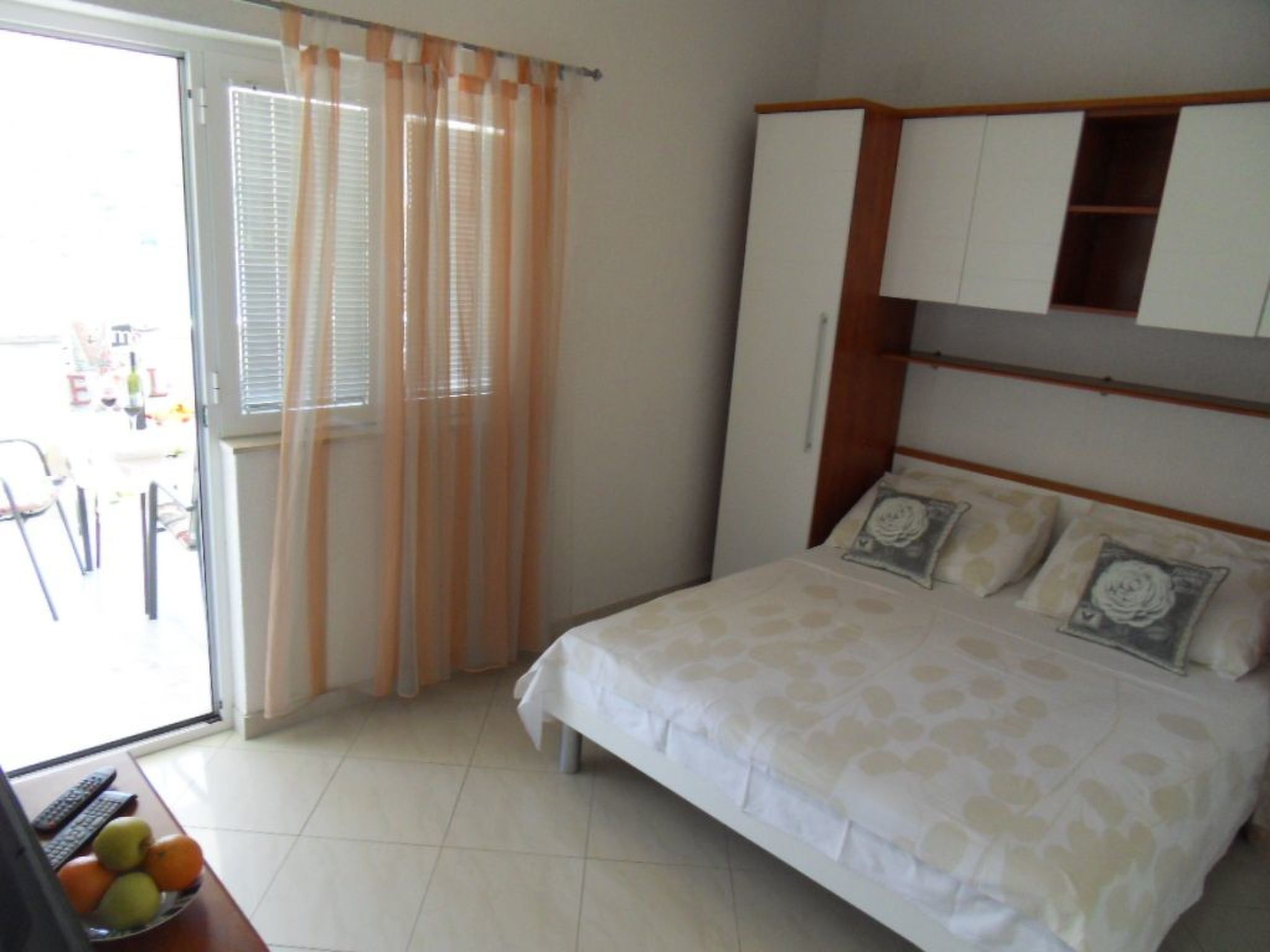 Wohnung mit Blick auf das Wasser-Image-tags.info