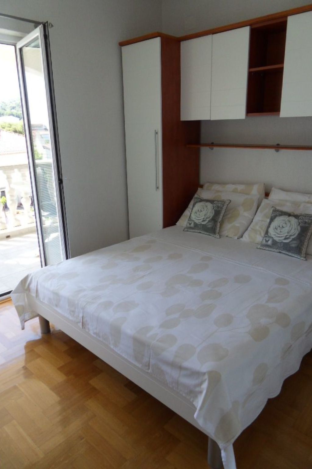 Wohnung mit Blick auf das Wasser-Image-tags.info