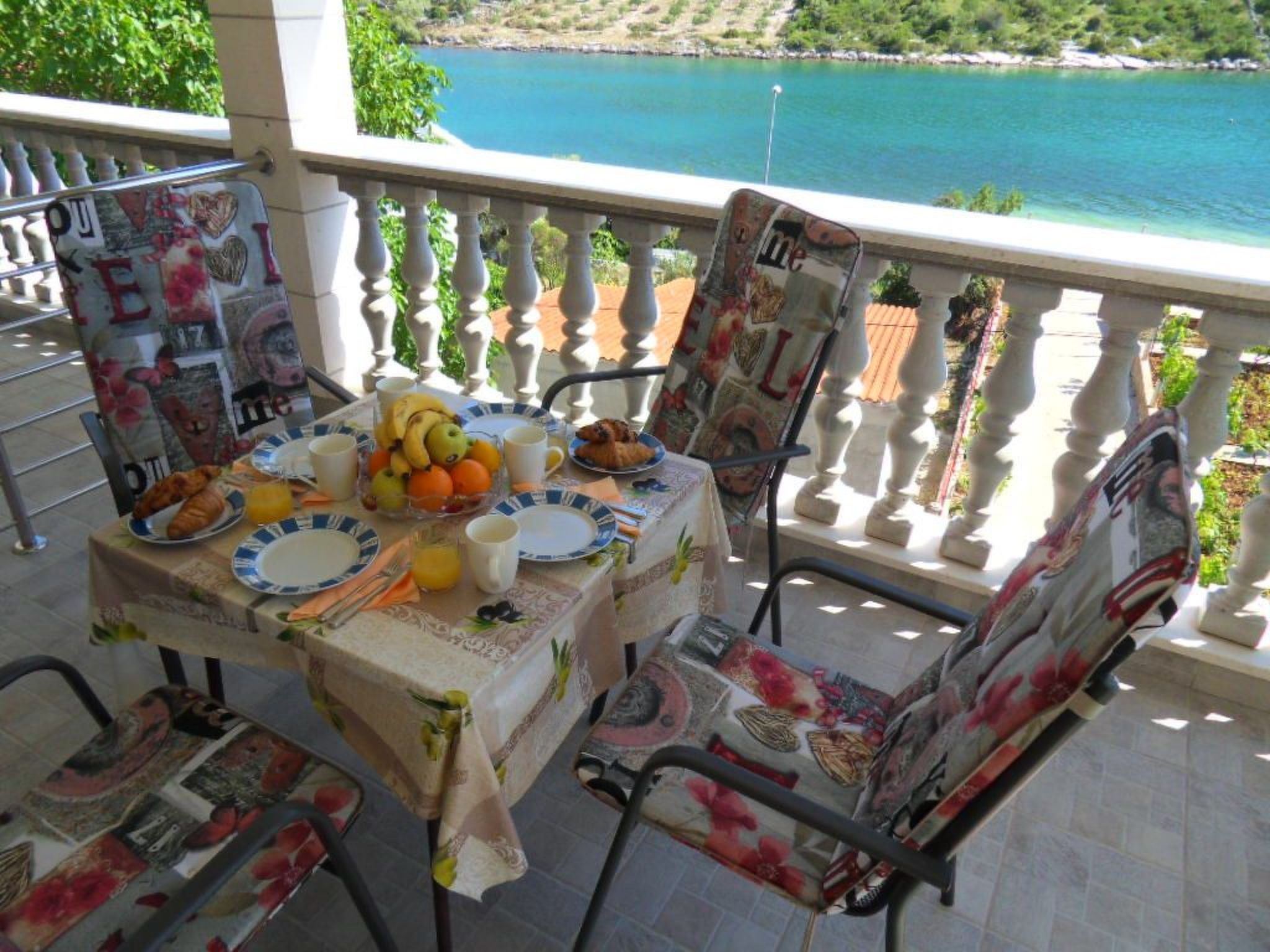 Wohnung mit Blick auf das Wasser-Image-tags.info