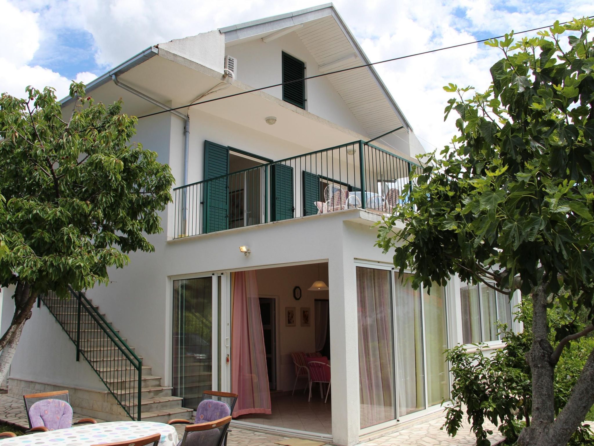 Großes, strandnahes Ferienhaus in Podglavica