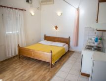 Appartement Zdravko 1: sfeervol verblijf aan zee in Rogoznica - thumbnail 2